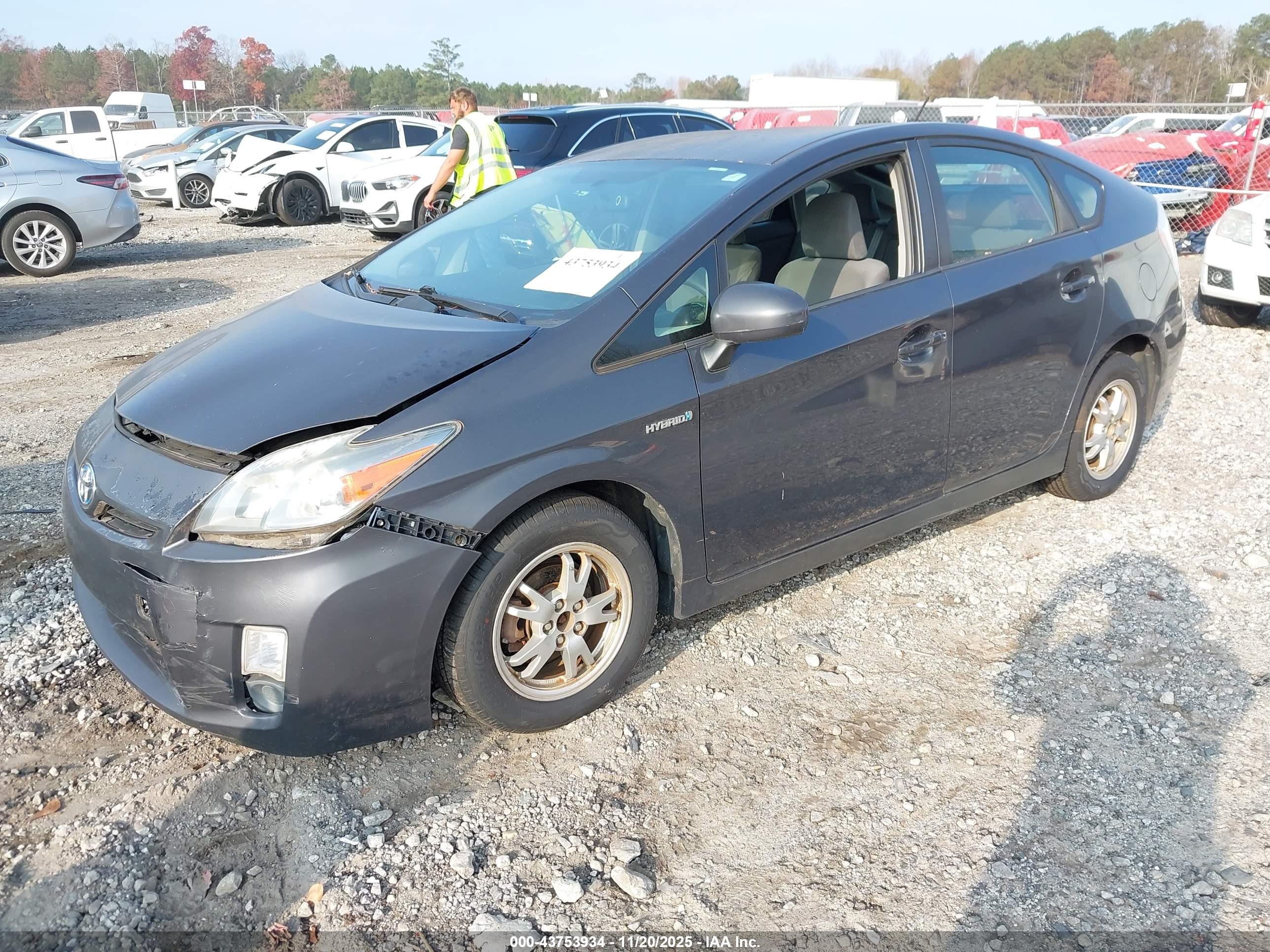 TOYOTA PRIUS image 2
