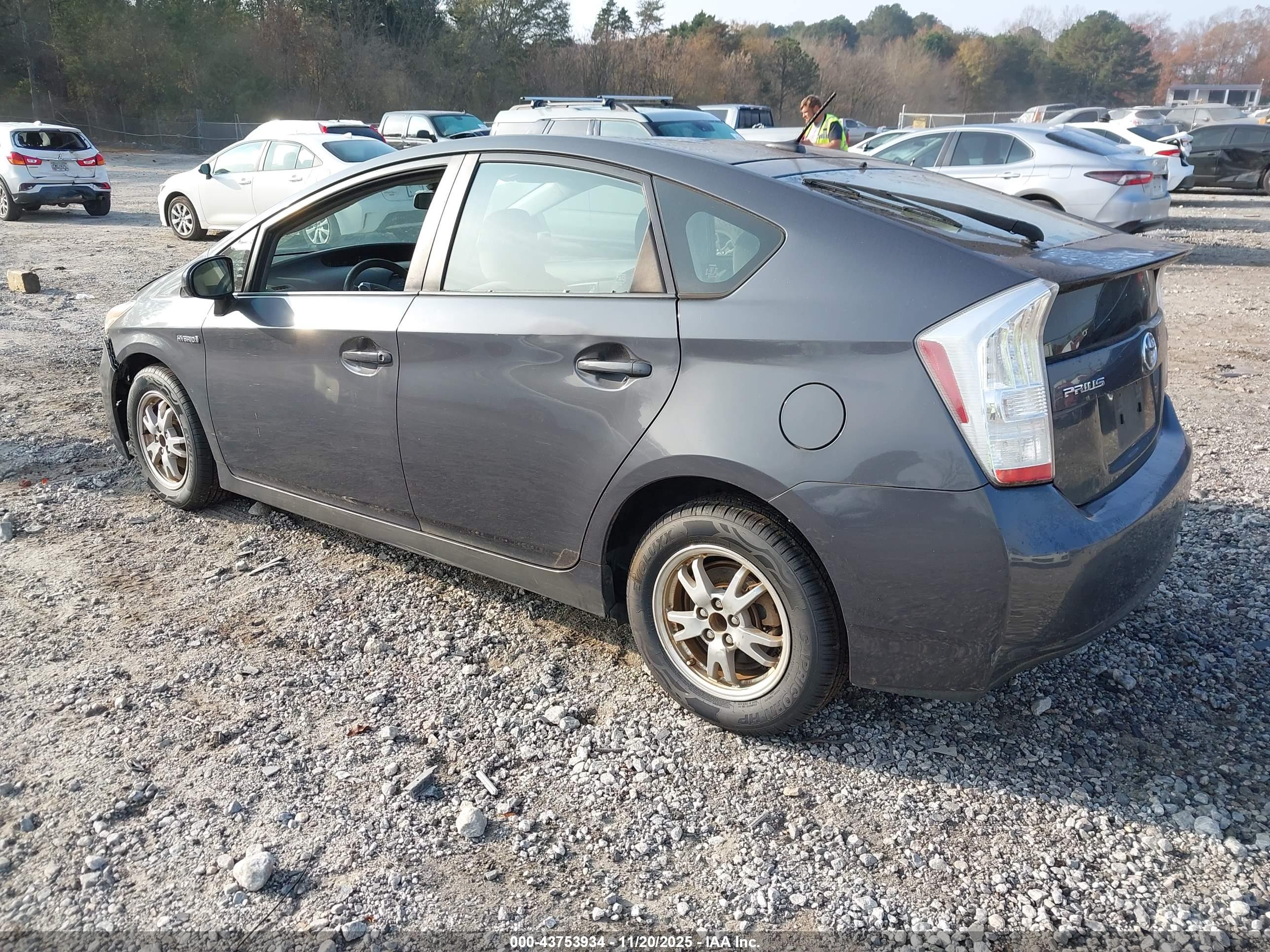 TOYOTA PRIUS image 3