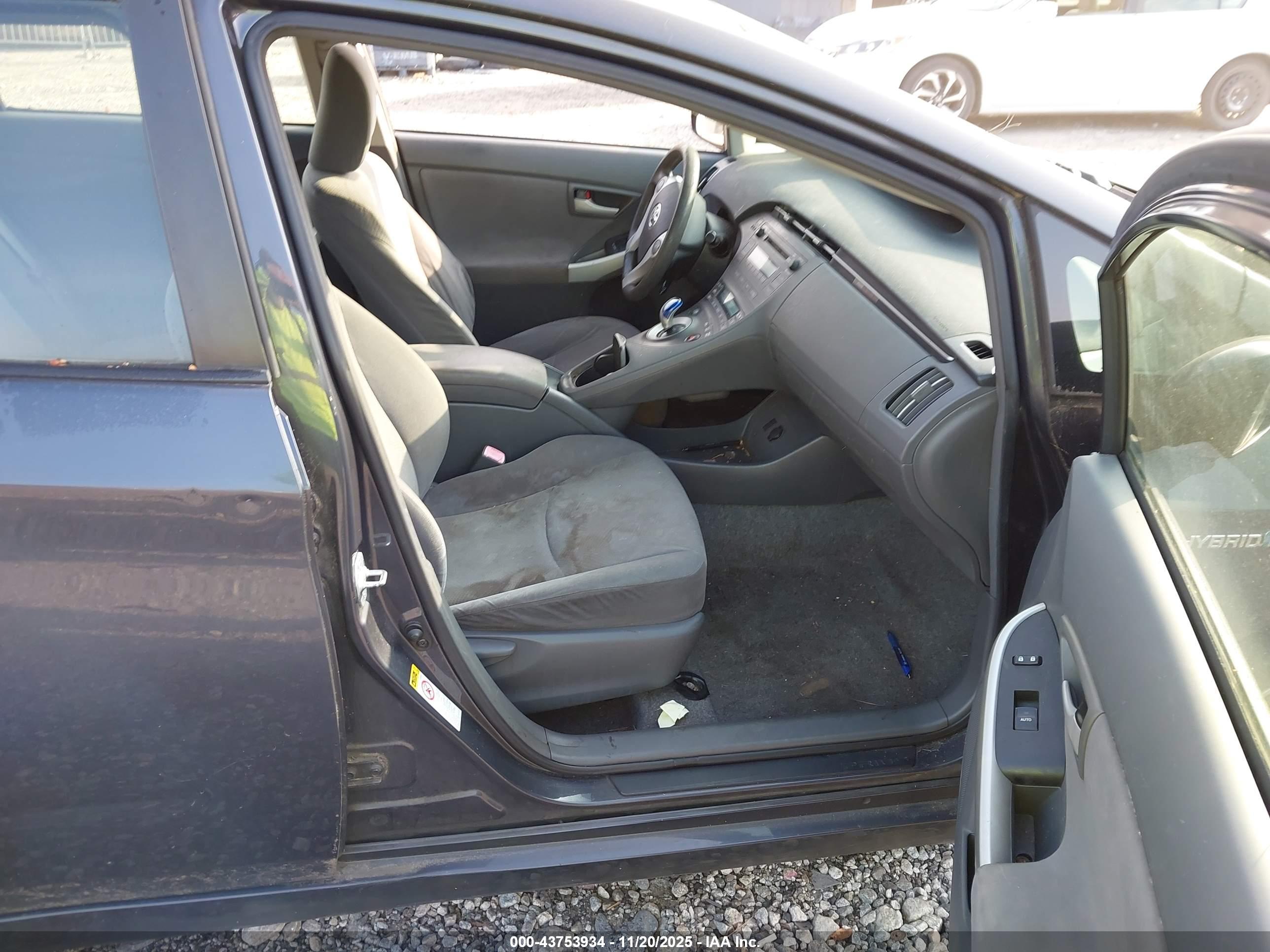 TOYOTA PRIUS image 5