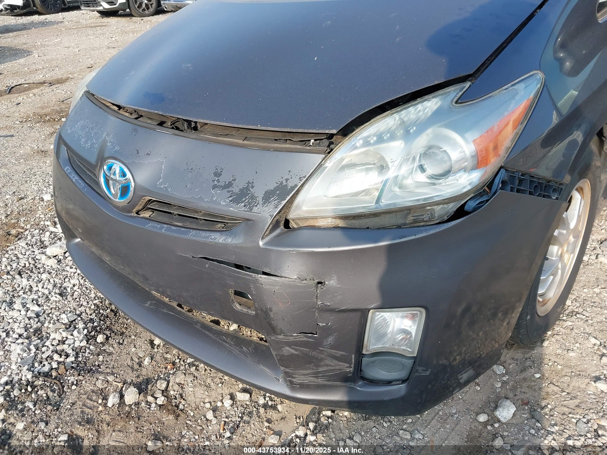 TOYOTA PRIUS image 6