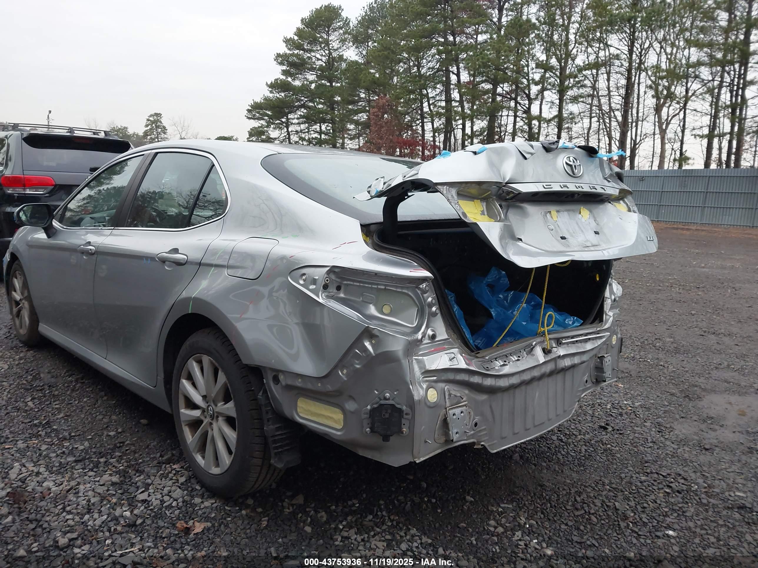 TOYOTA CAMRY image 3