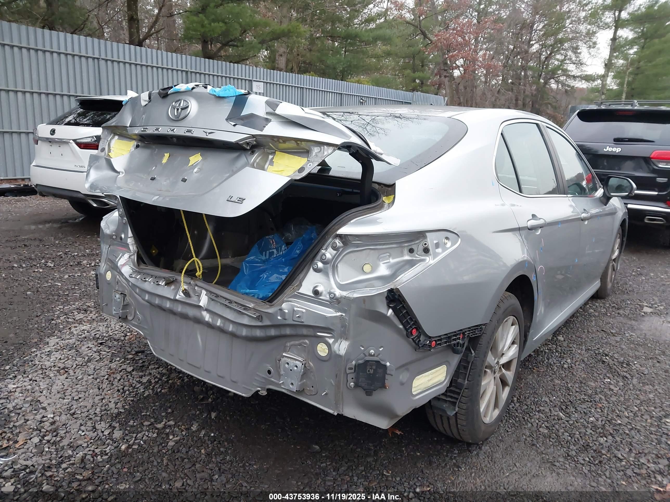 TOYOTA CAMRY image 4