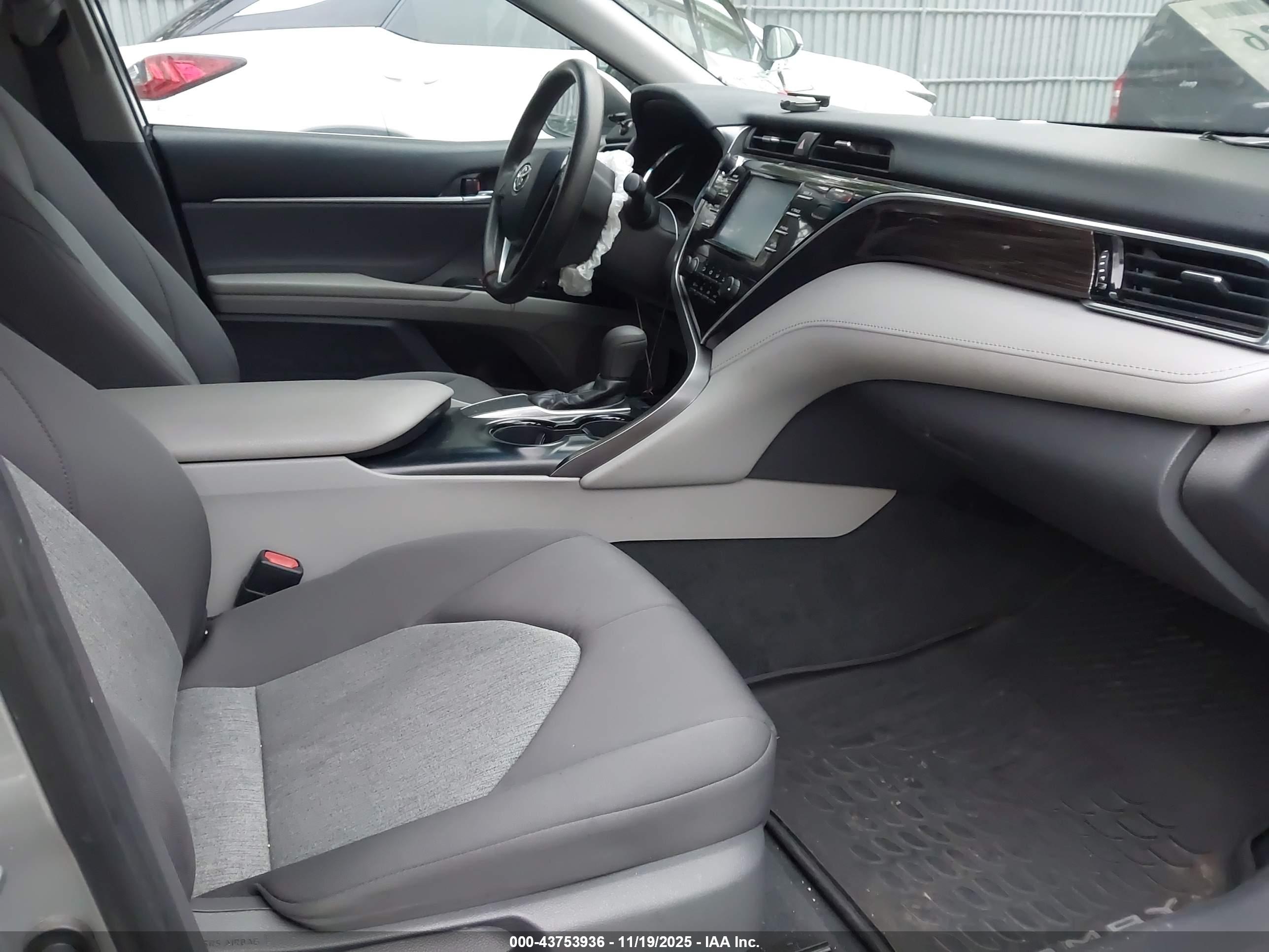 TOYOTA CAMRY image 5