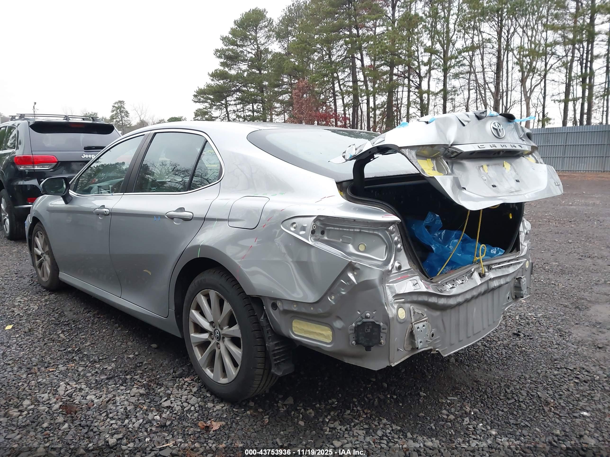 TOYOTA CAMRY image 6