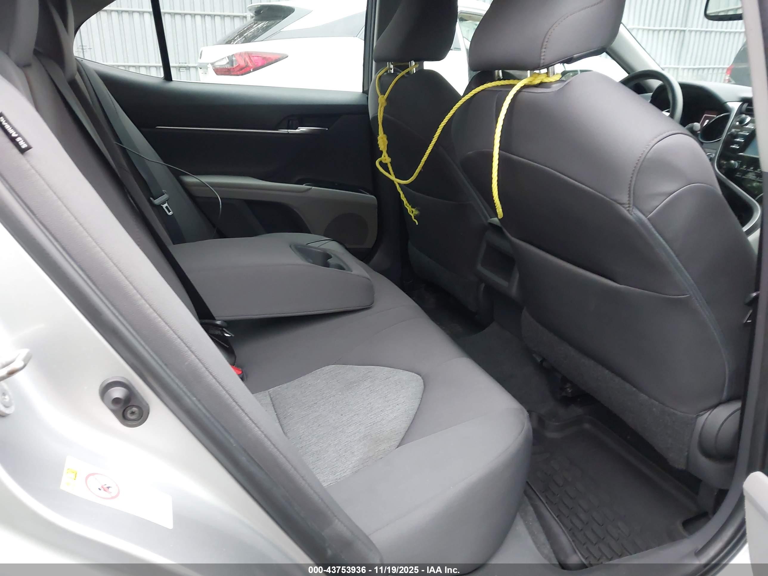 TOYOTA CAMRY image 8