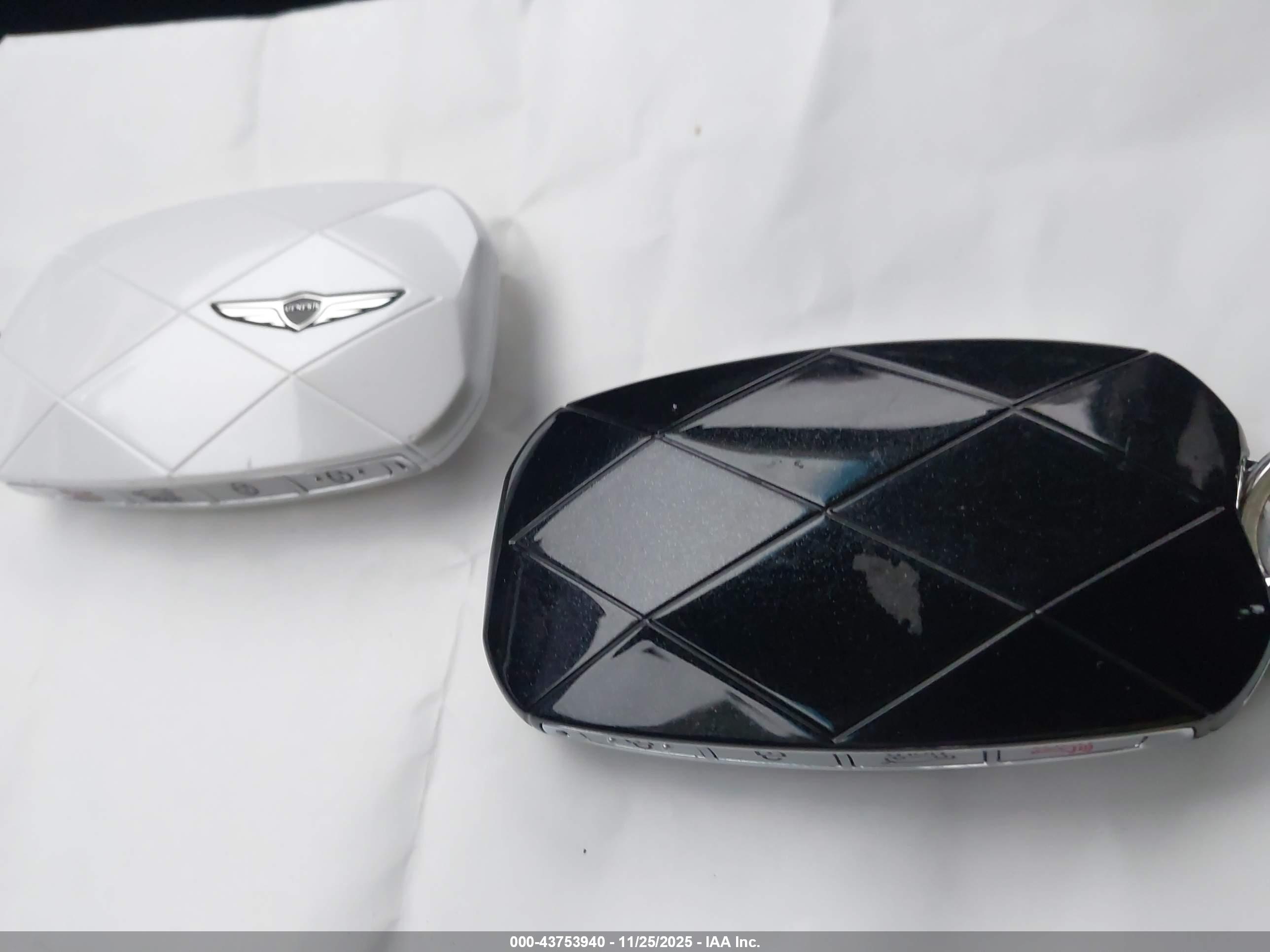 GENESIS GV70 image 11