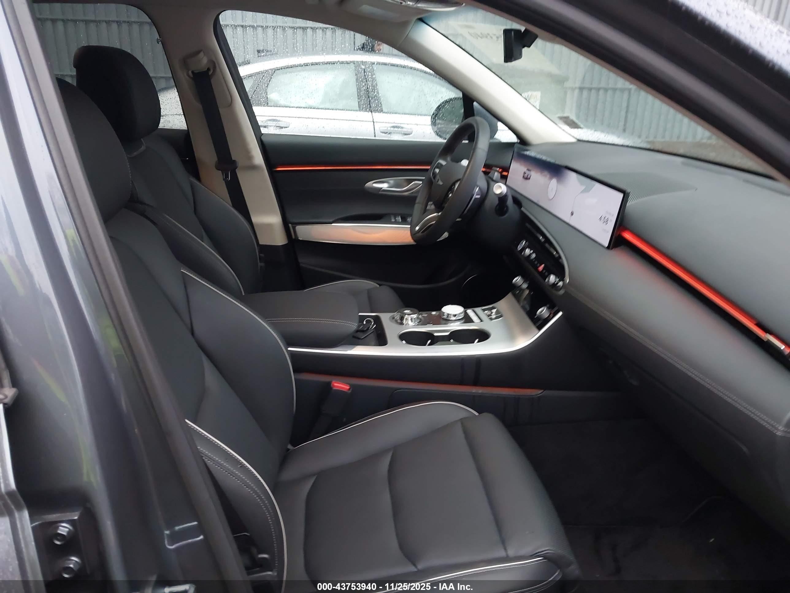 GENESIS GV70 image 5