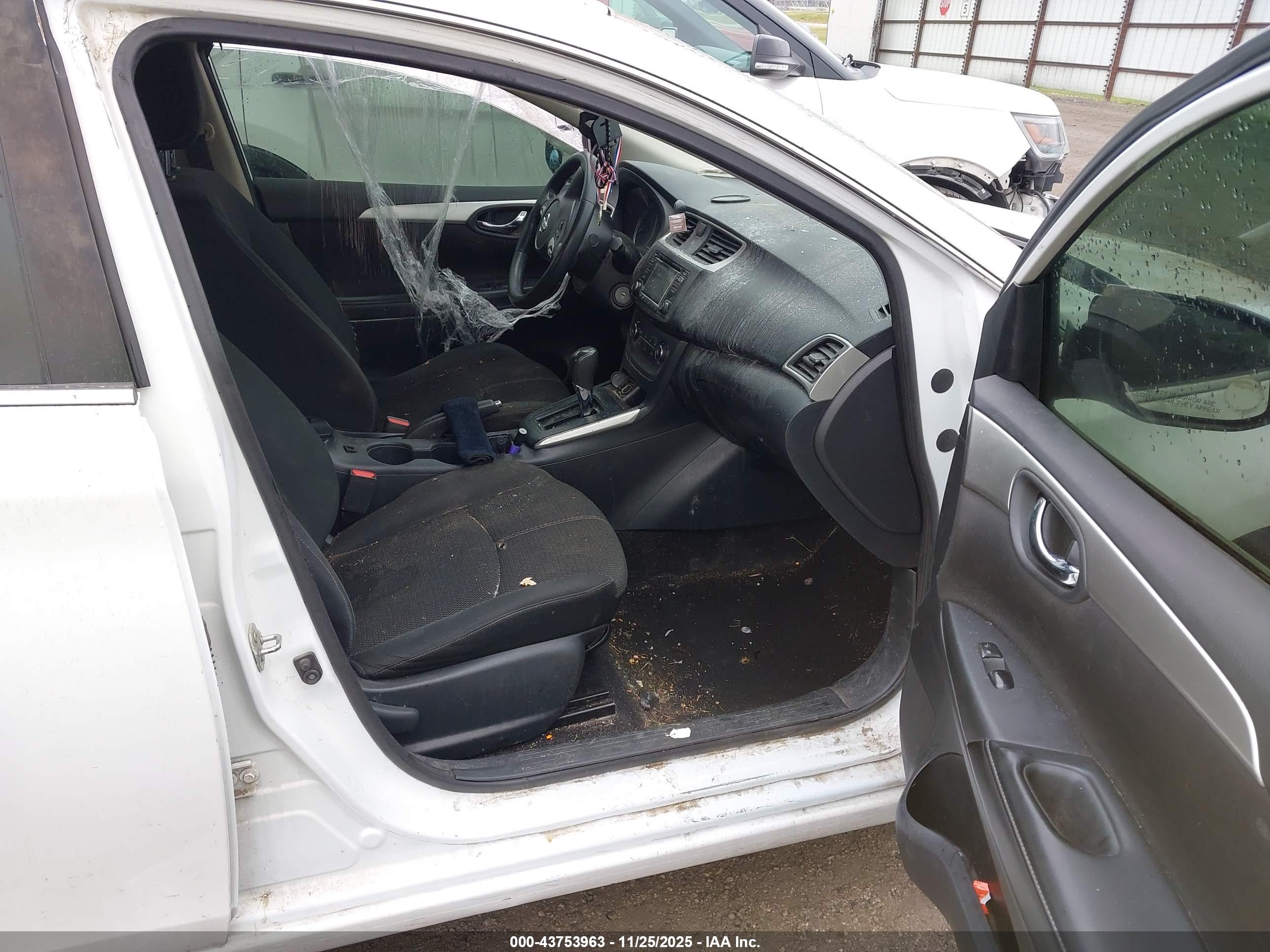 NISSAN SENTRA image 5