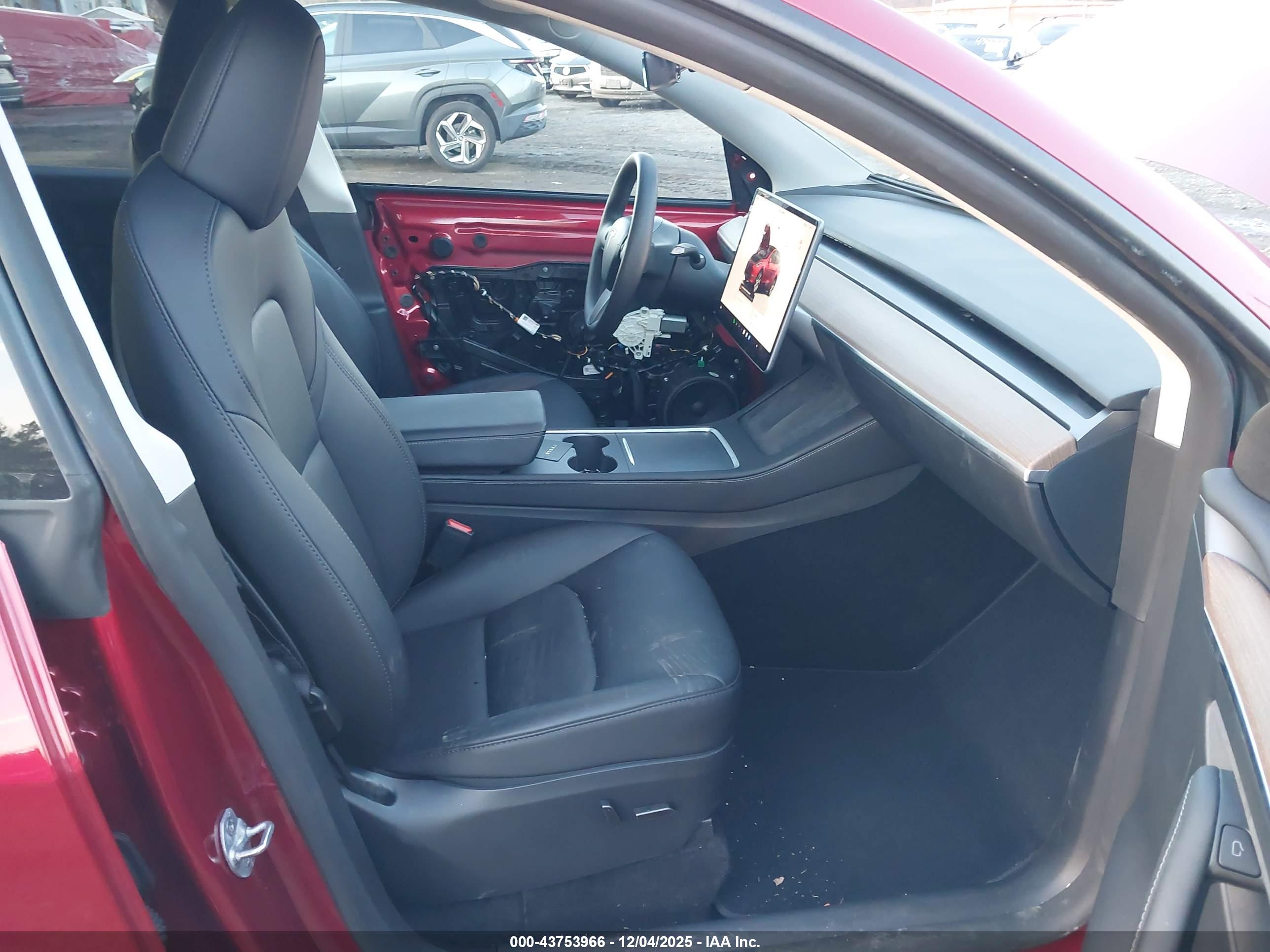 TESLA MODEL image 5