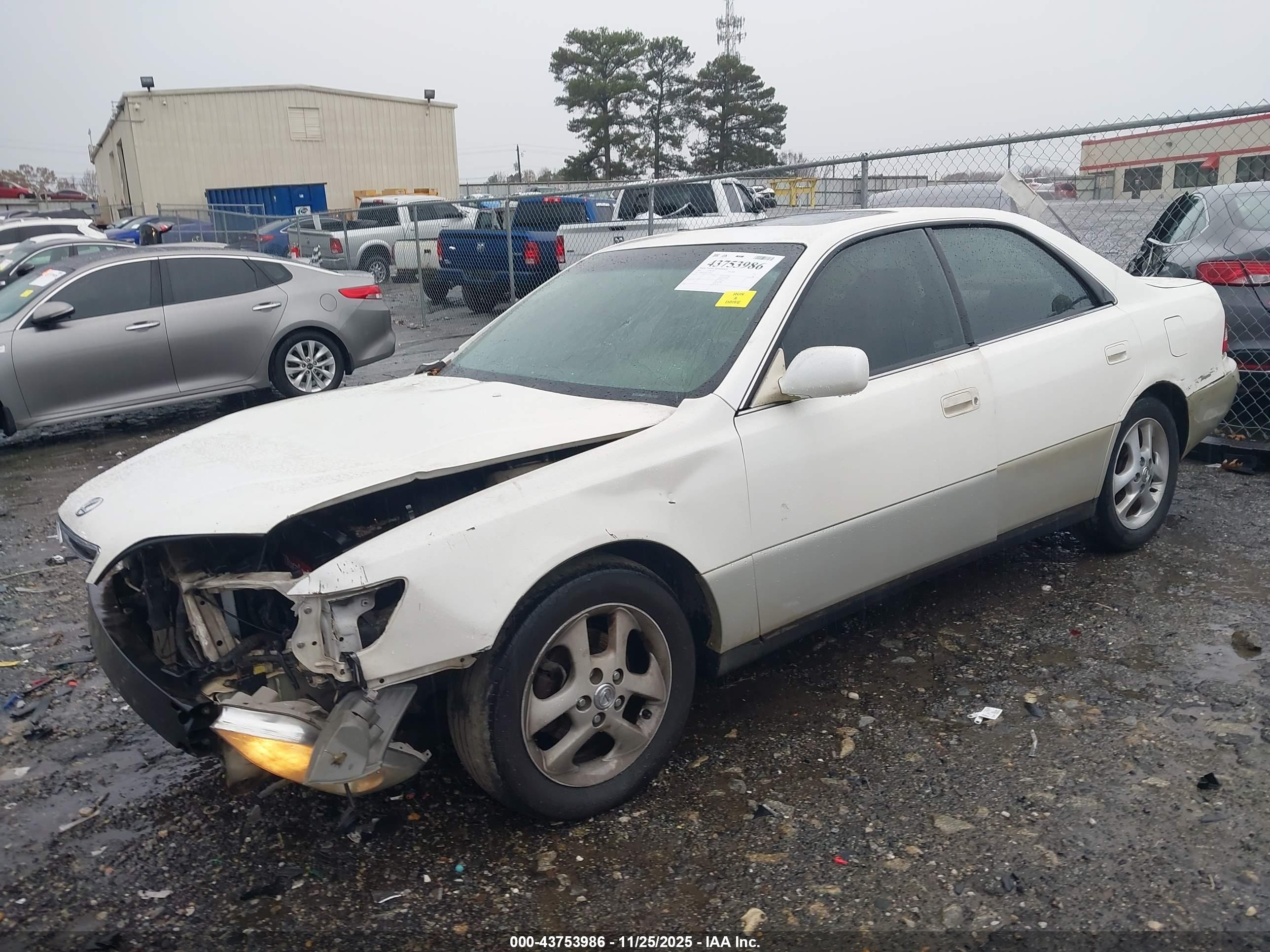 LEXUS ES image 2