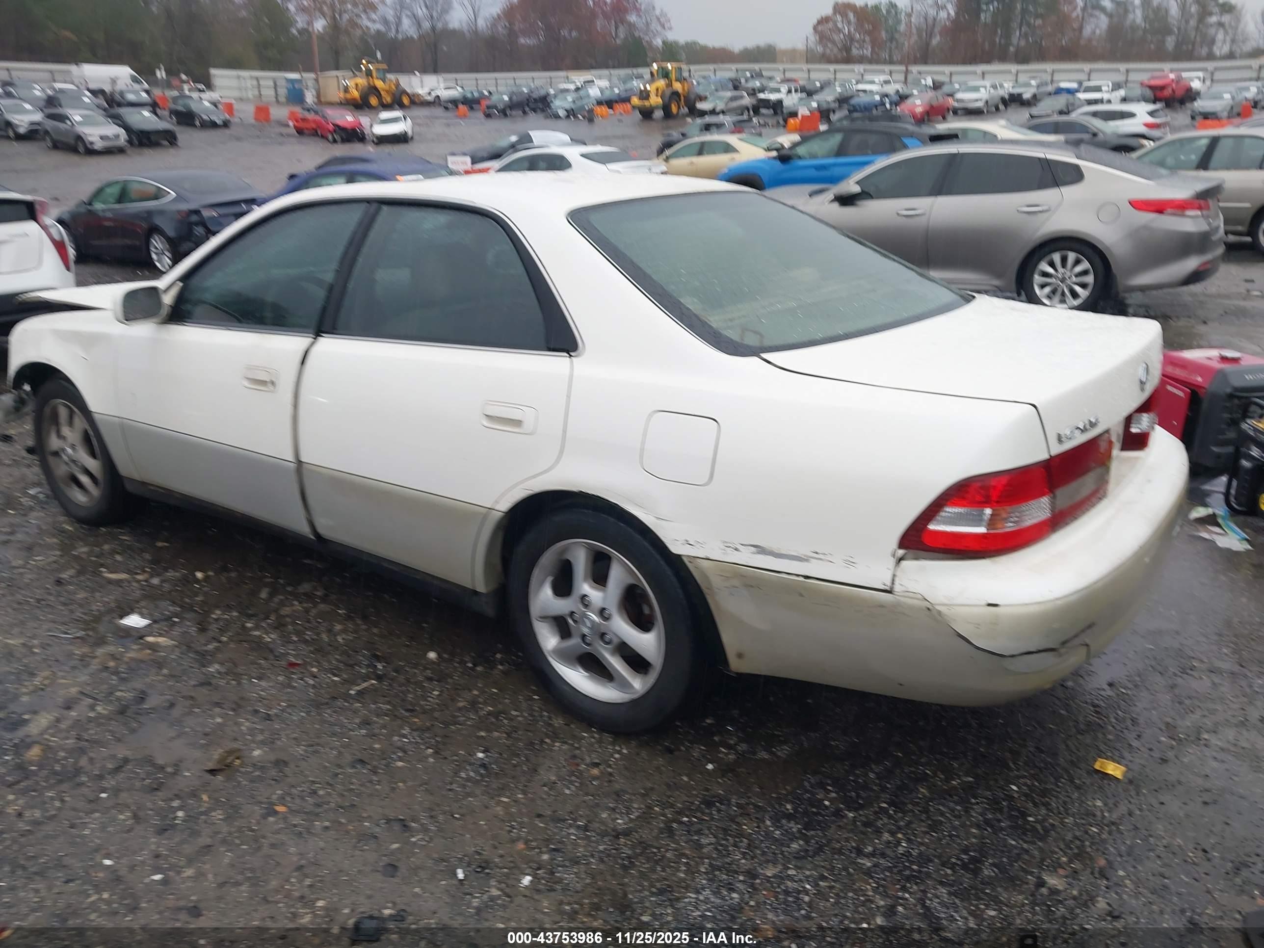 LEXUS ES image 3