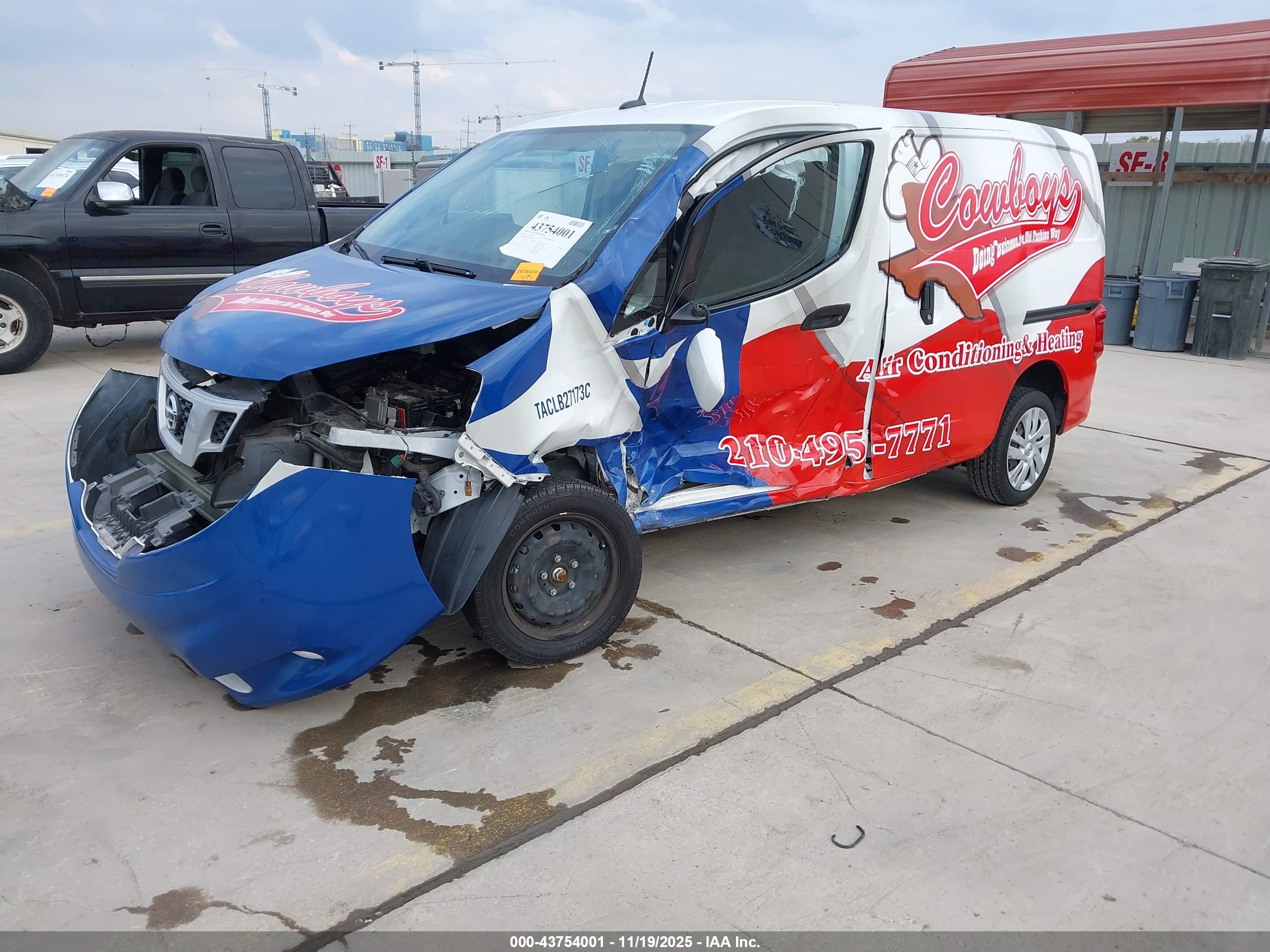 NISSAN NV200 image 2