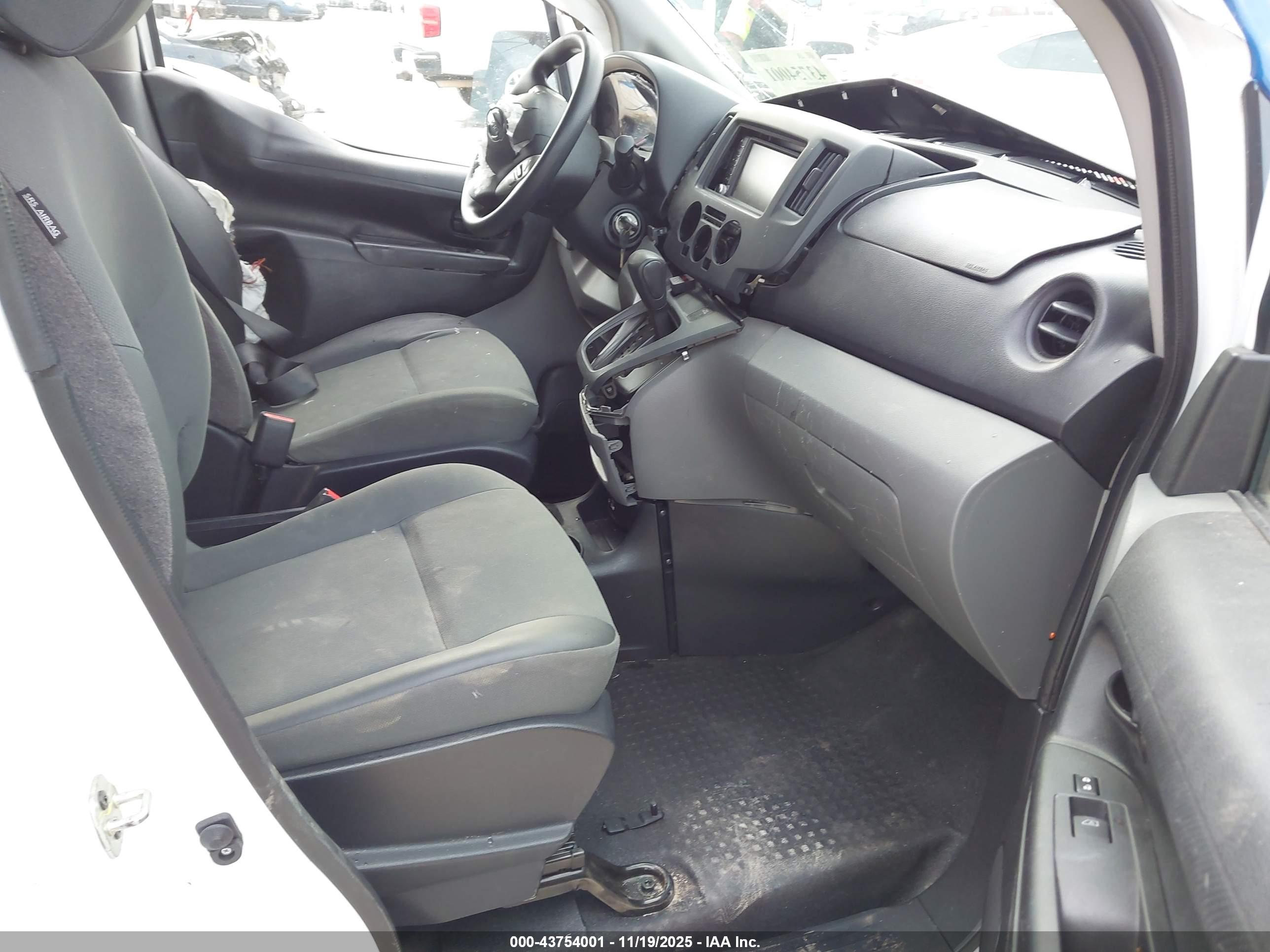 NISSAN NV200 image 5