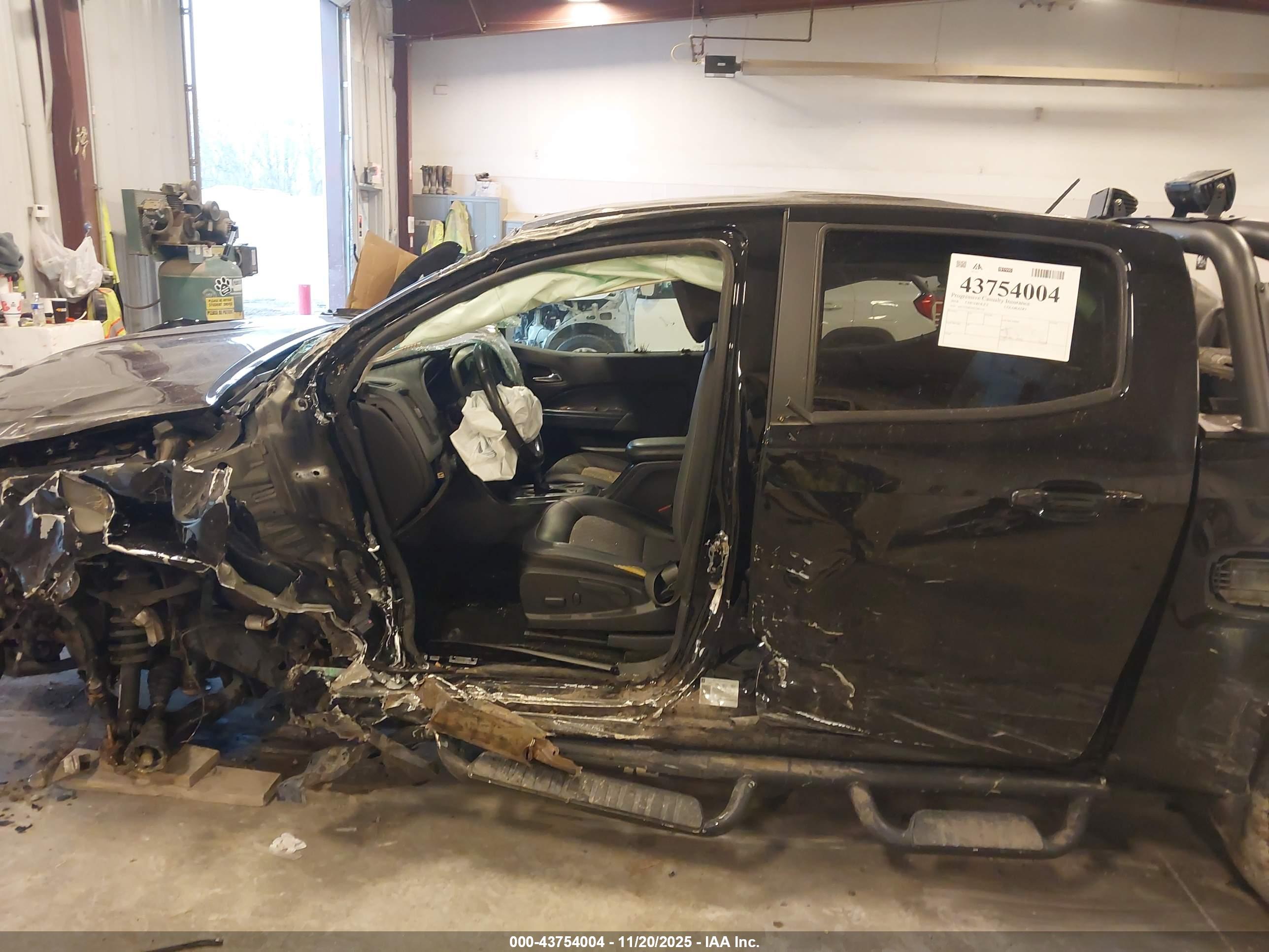 CHEVROLET COLORADO image 6