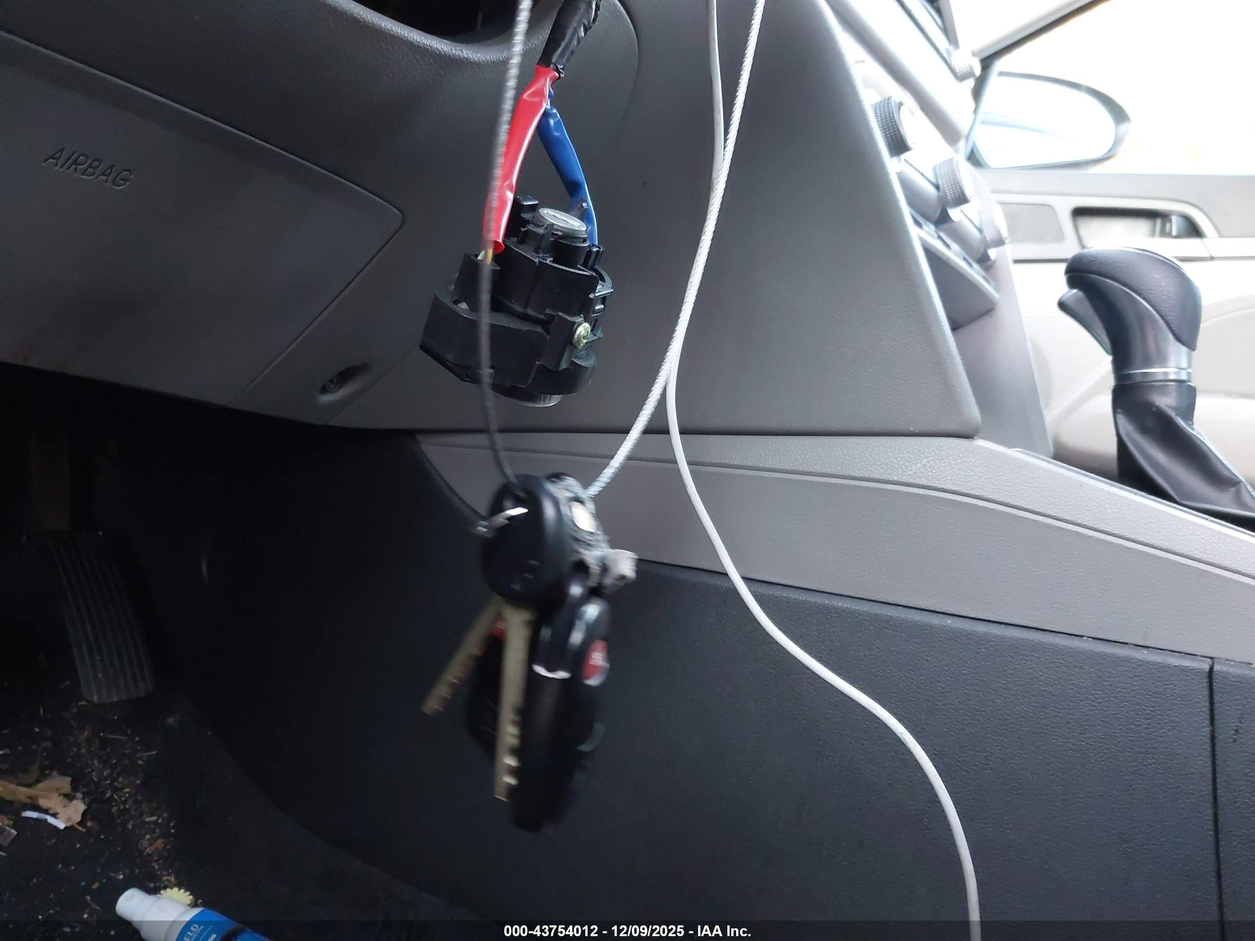 HYUNDAI ELANTRA image 11