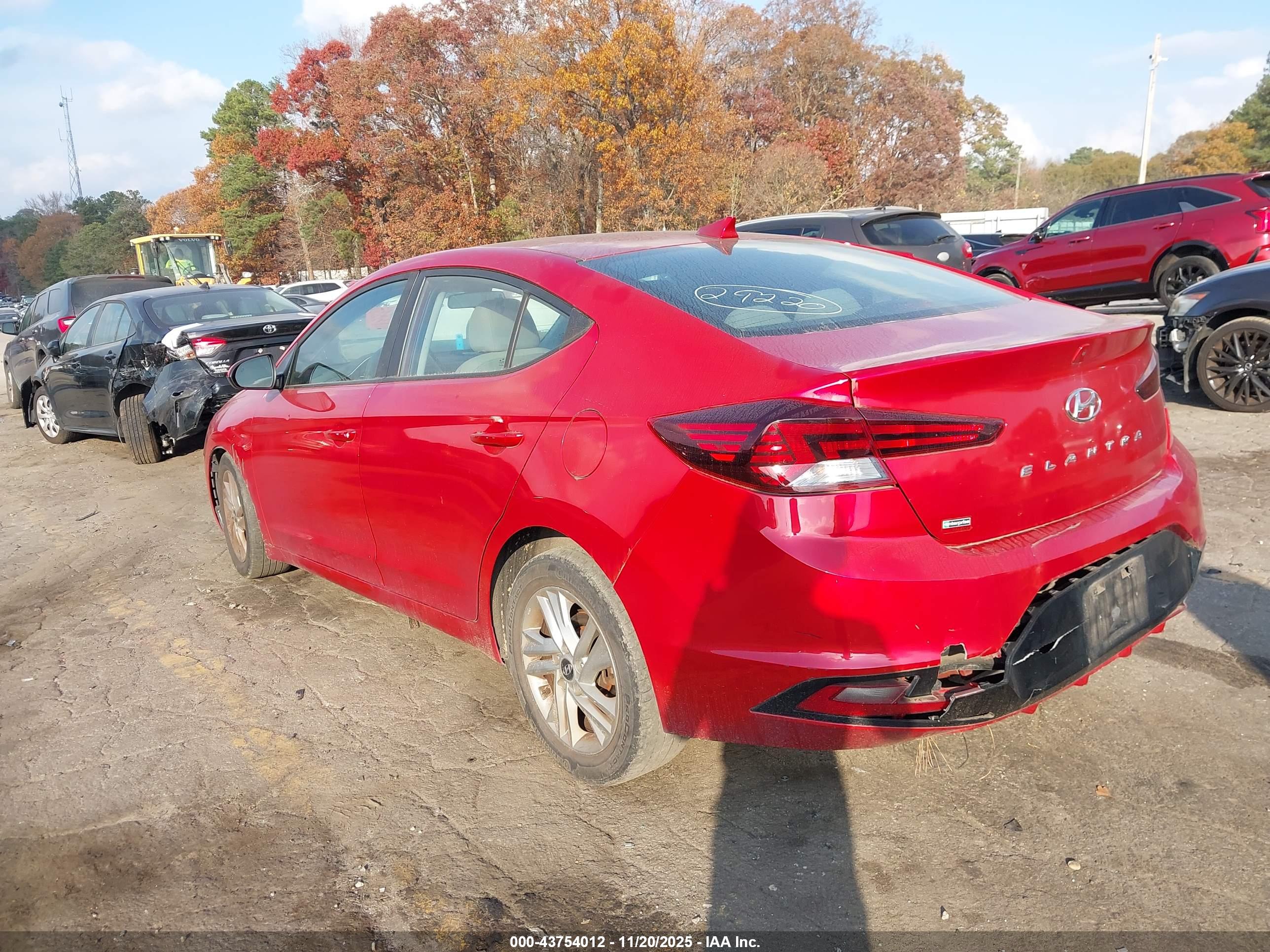HYUNDAI ELANTRA image 3