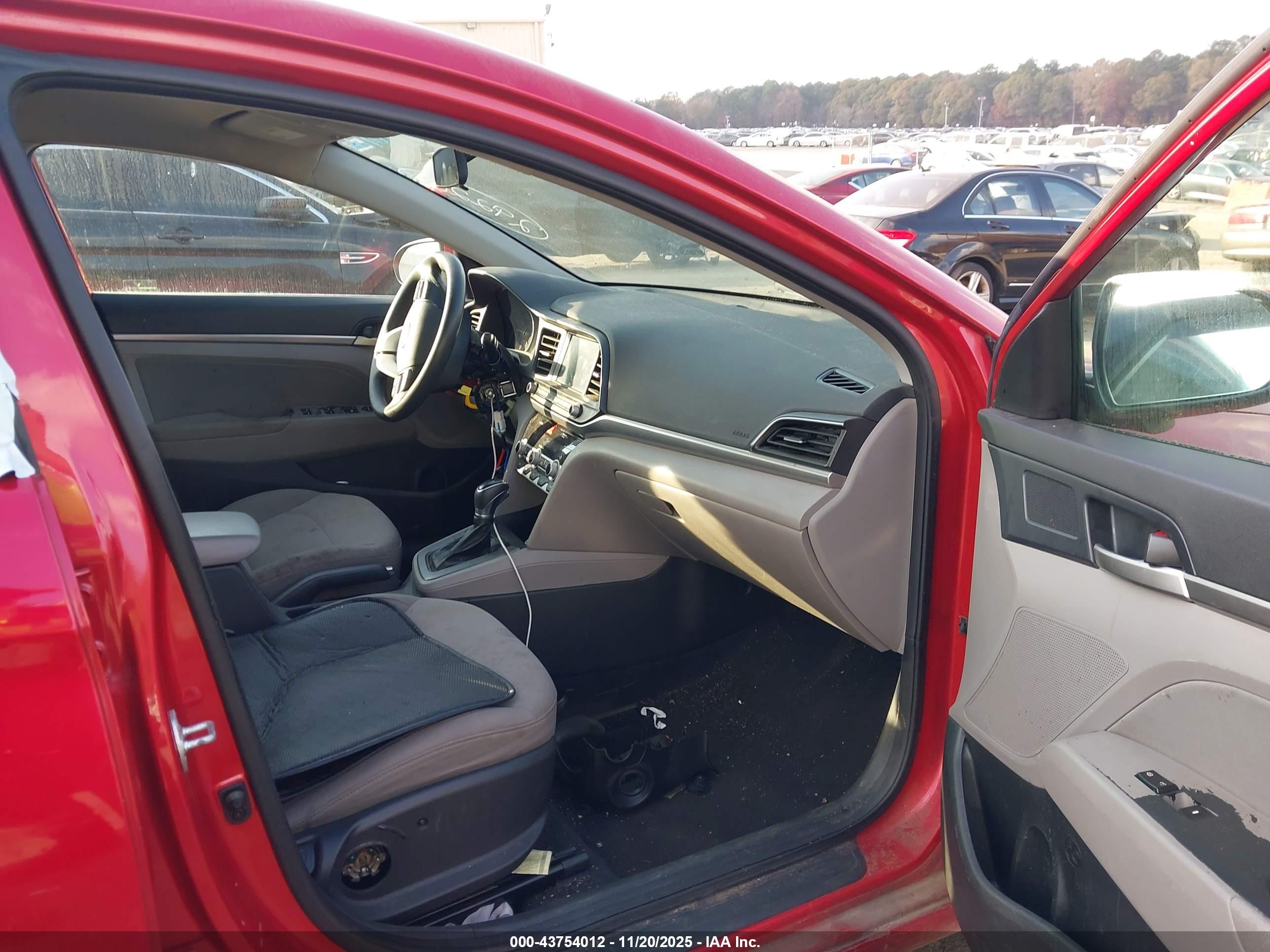 HYUNDAI ELANTRA image 5