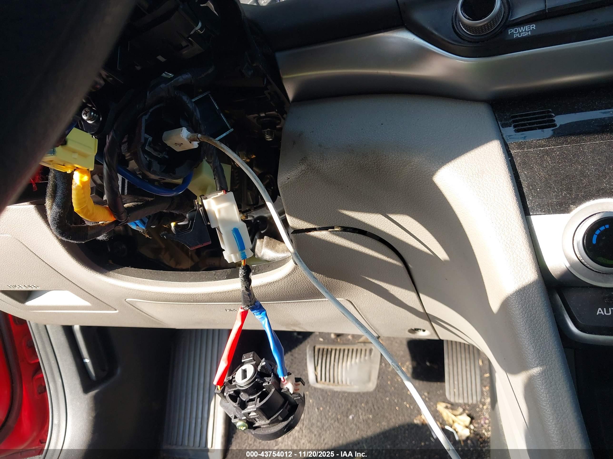 HYUNDAI ELANTRA image 6