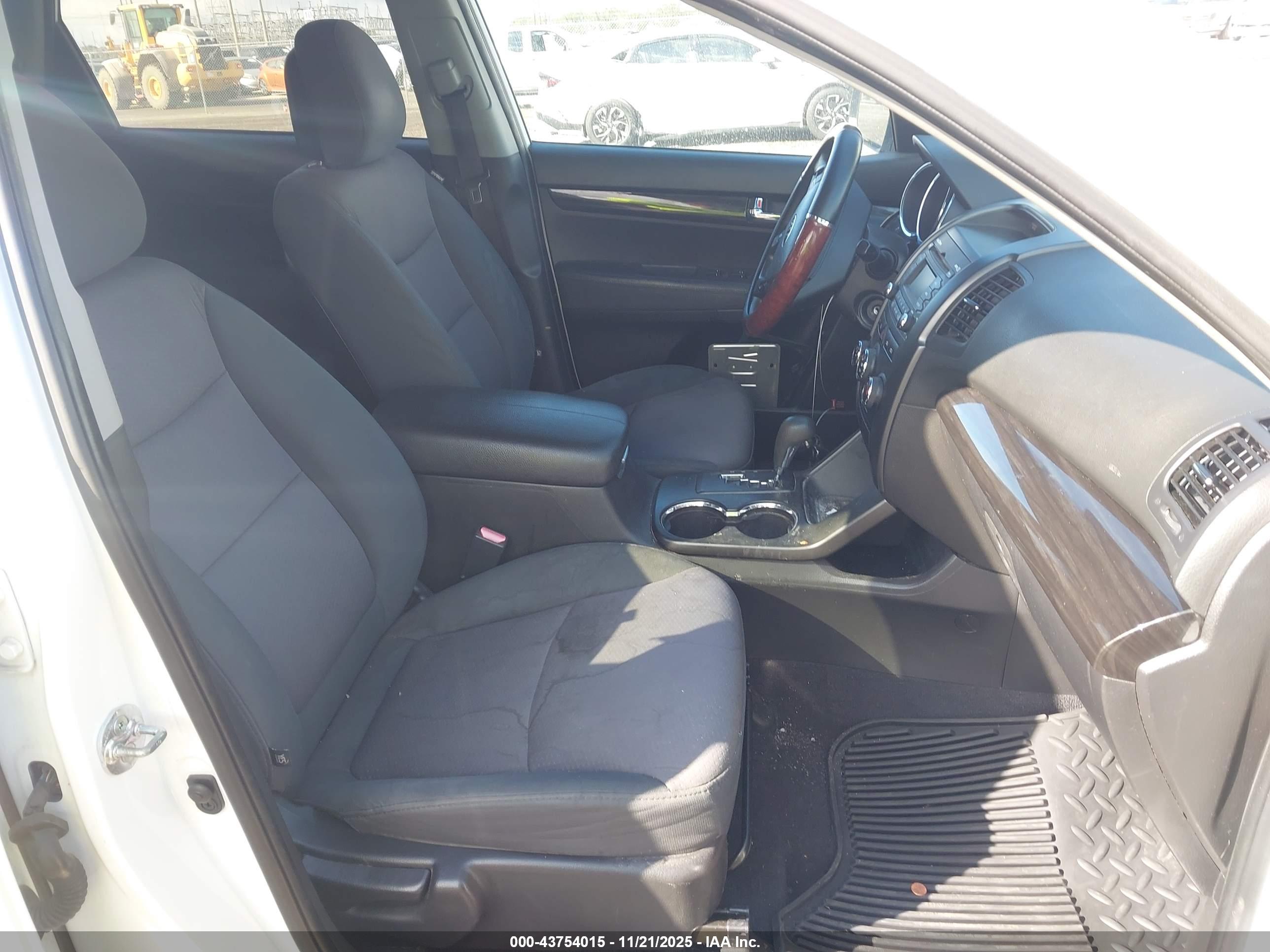 KIA SORENTO image 5