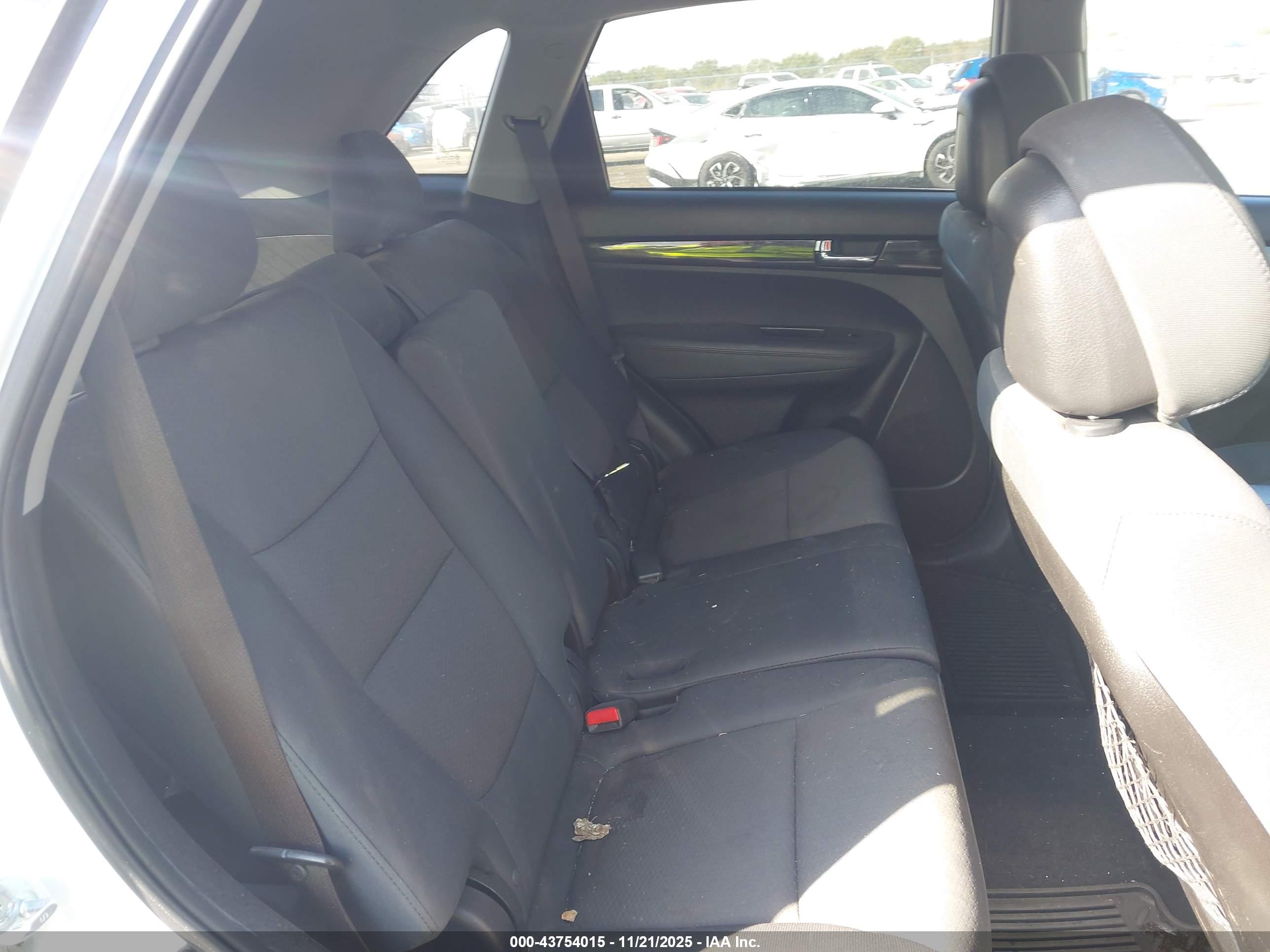 KIA SORENTO image 8