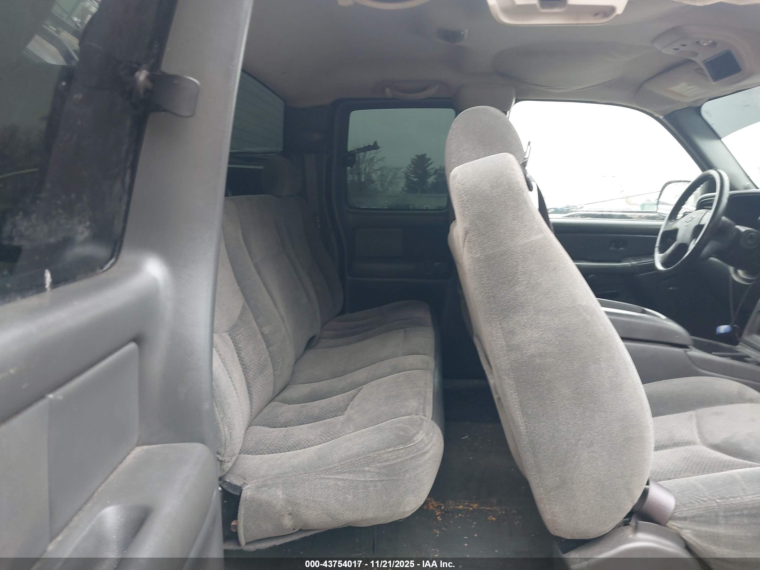 CHEVROLET SILVERADO image 8