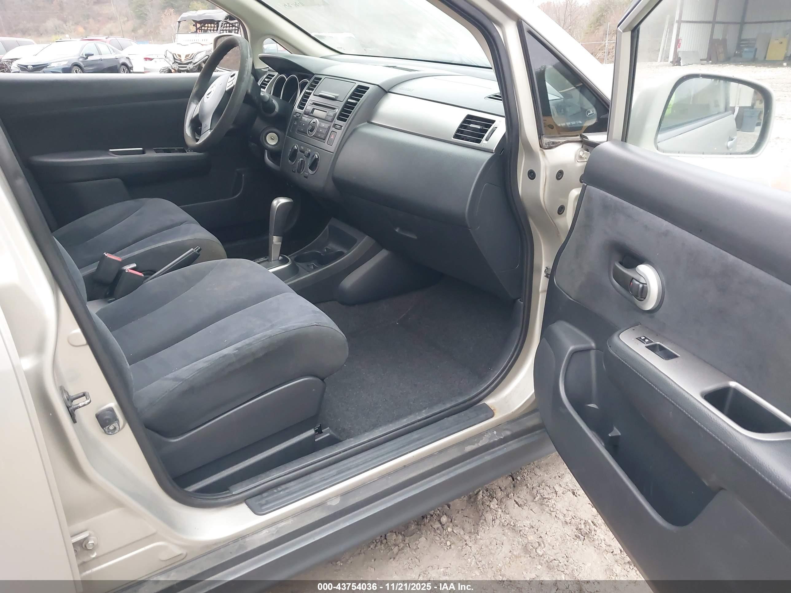 NISSAN VERSA image 5