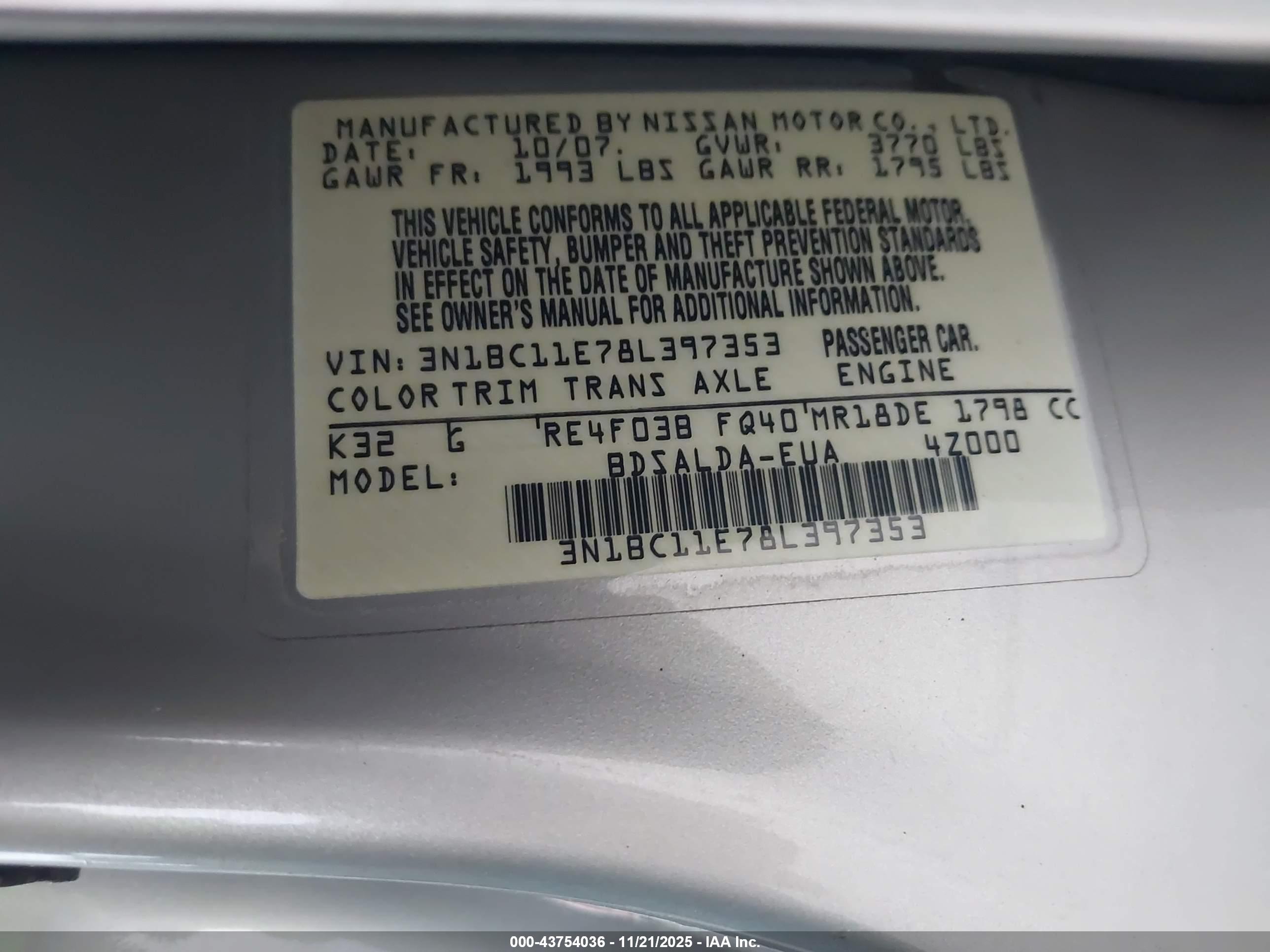 NISSAN VERSA image 9