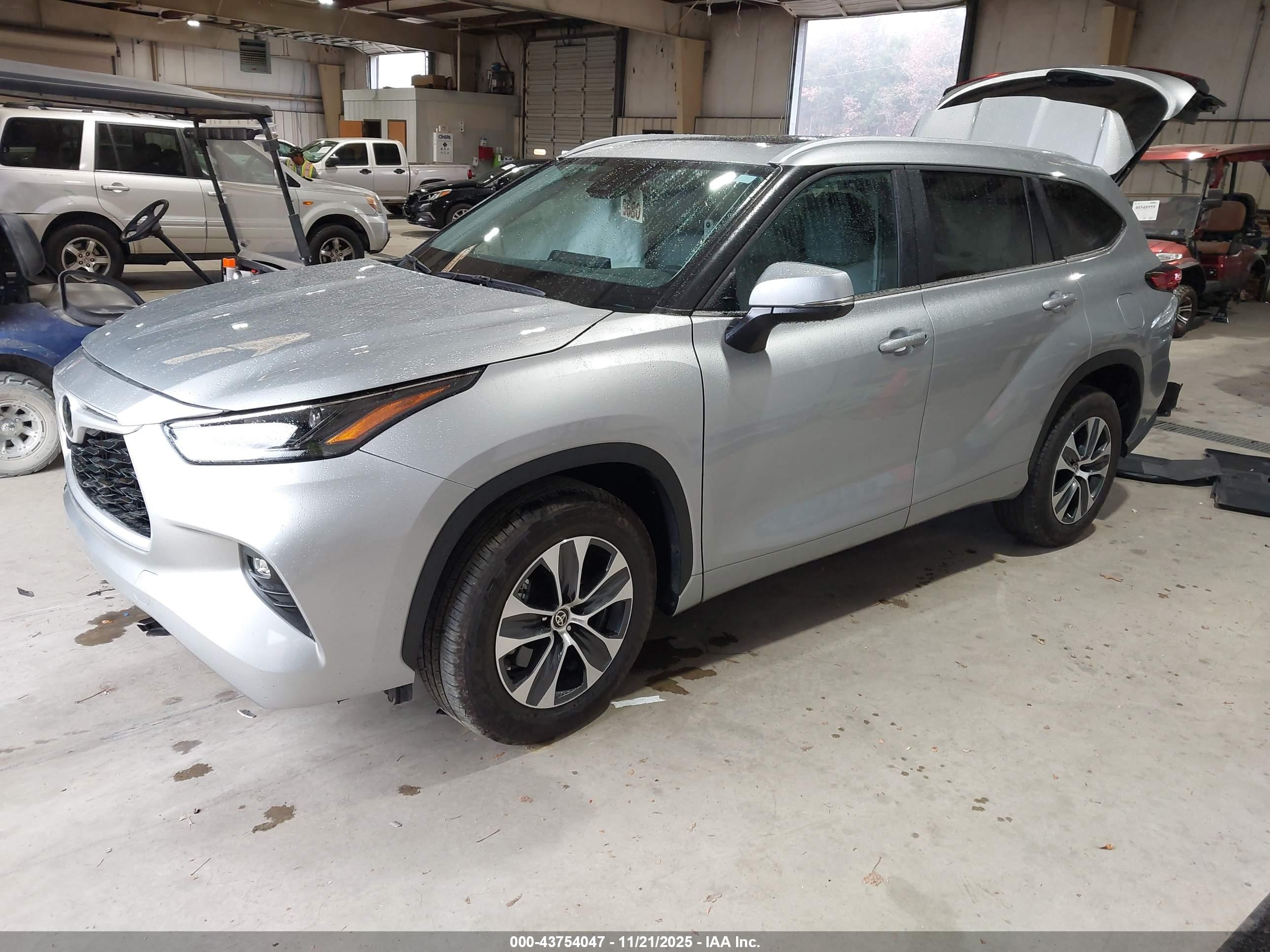 TOYOTA HIGHLANDER image 2