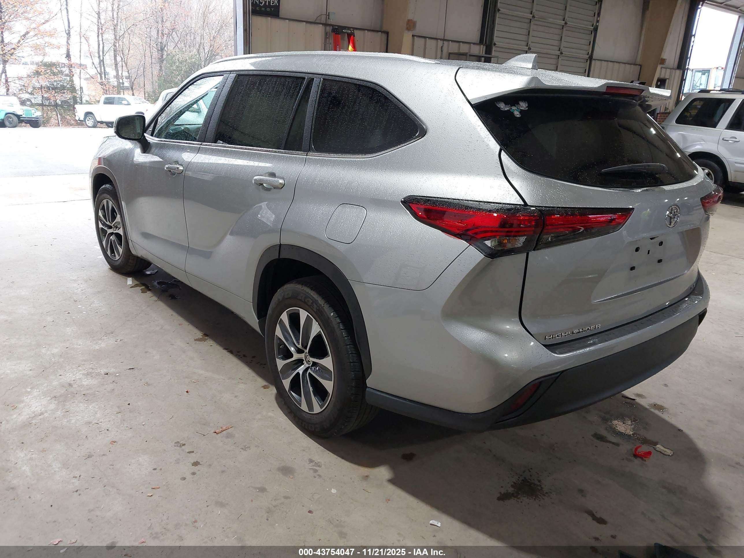 TOYOTA HIGHLANDER image 3