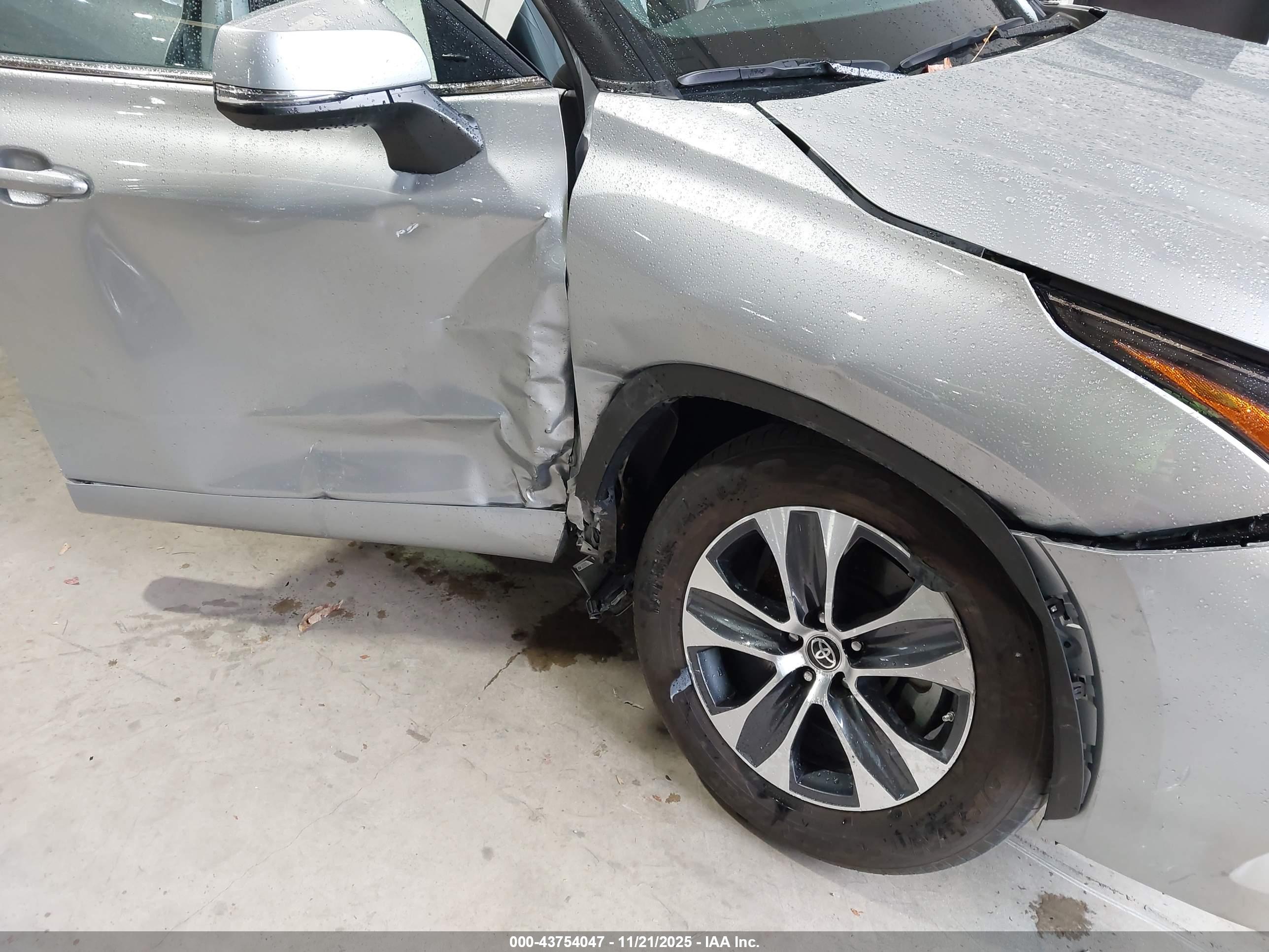 TOYOTA HIGHLANDER image 6