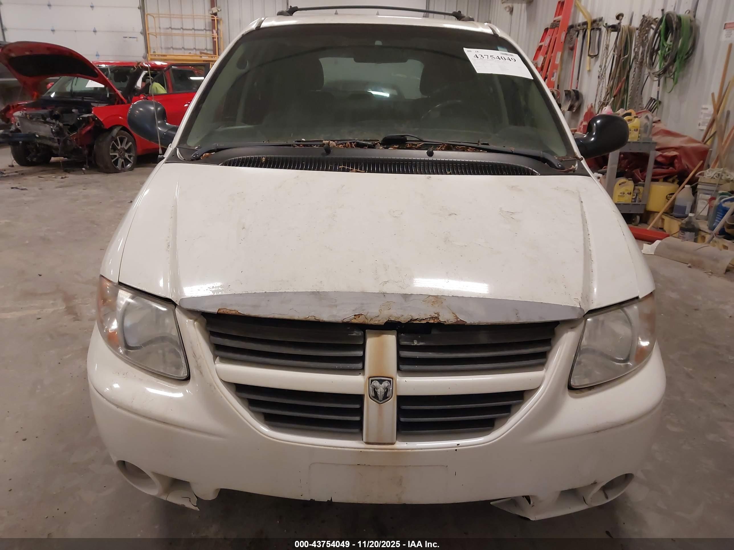 DODGE GRAND image 6