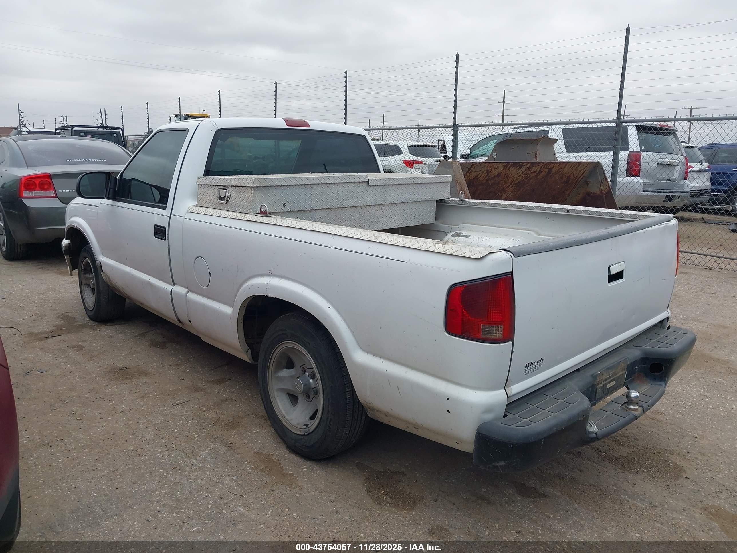 CHEVROLET S image 3