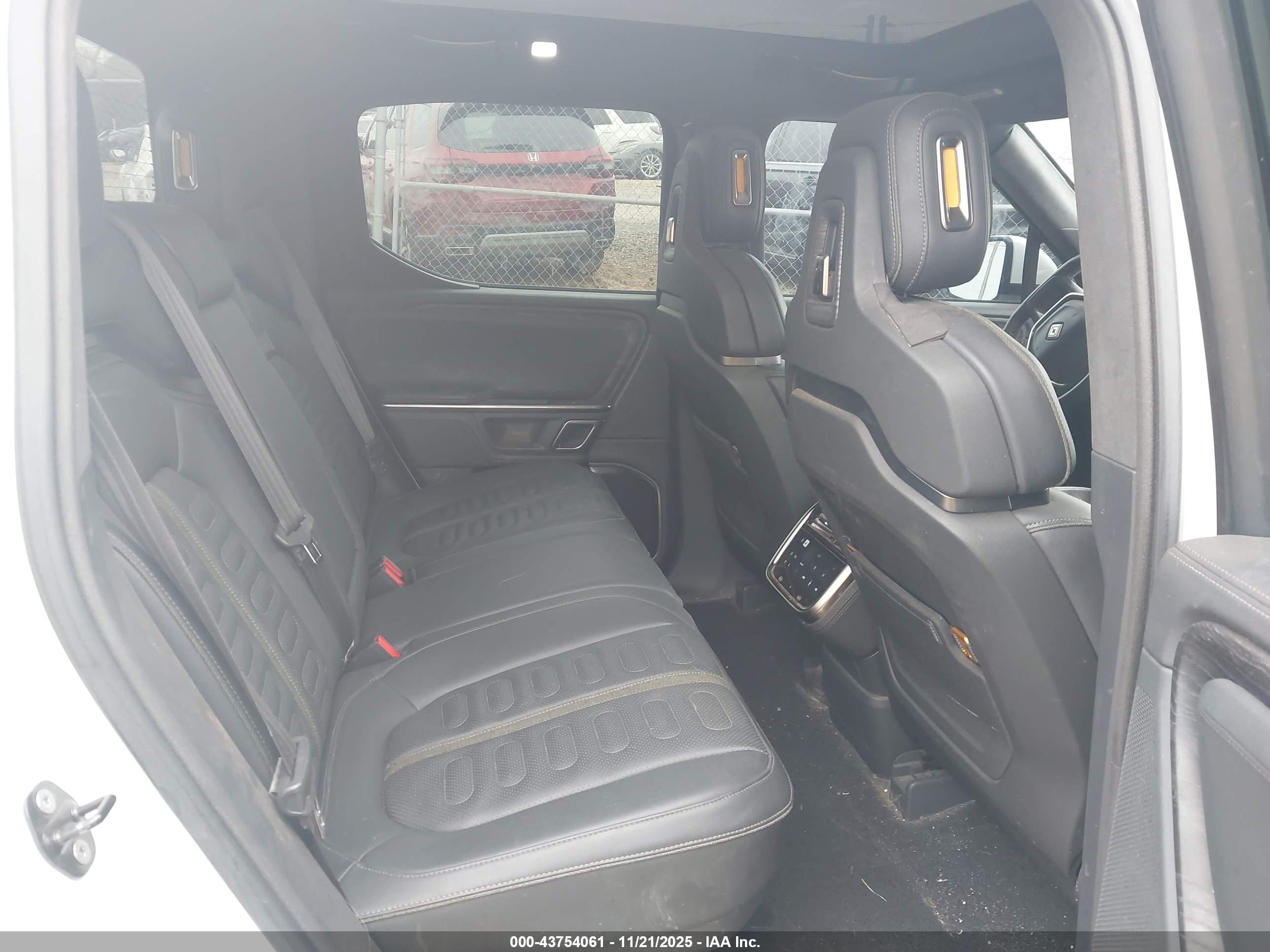 RIVIAN R1T image 8