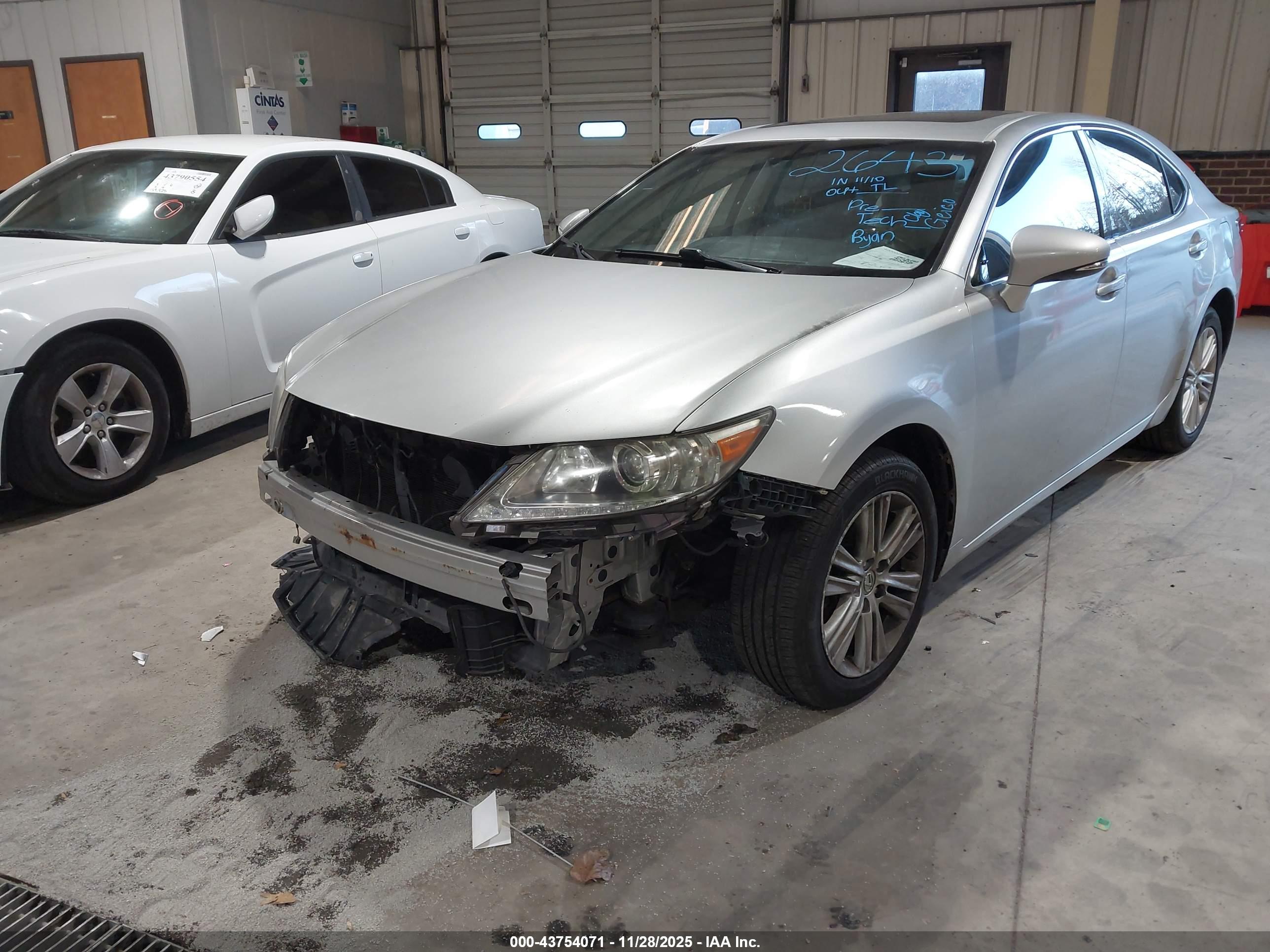 LEXUS ES image 2