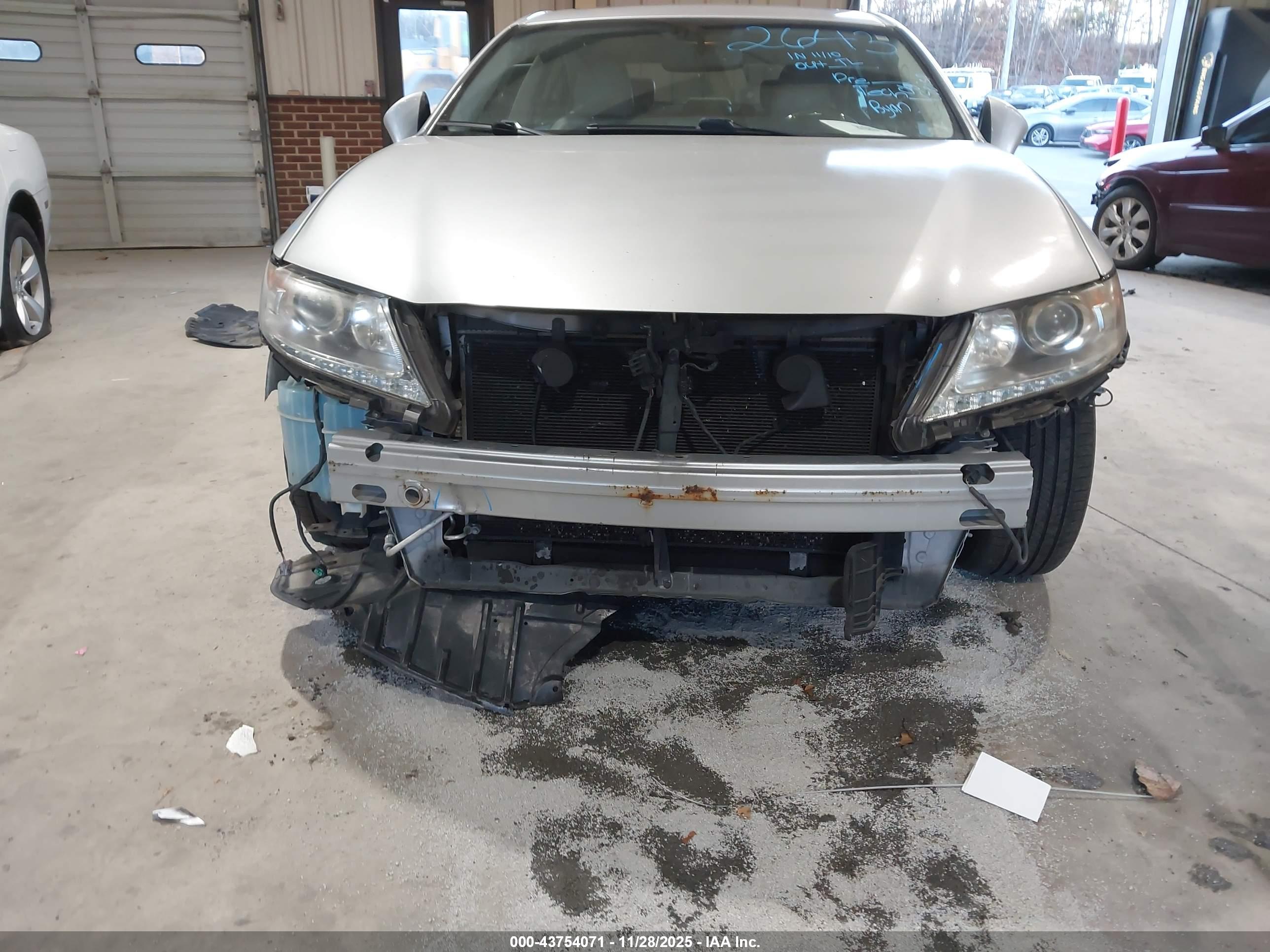 LEXUS ES image 6