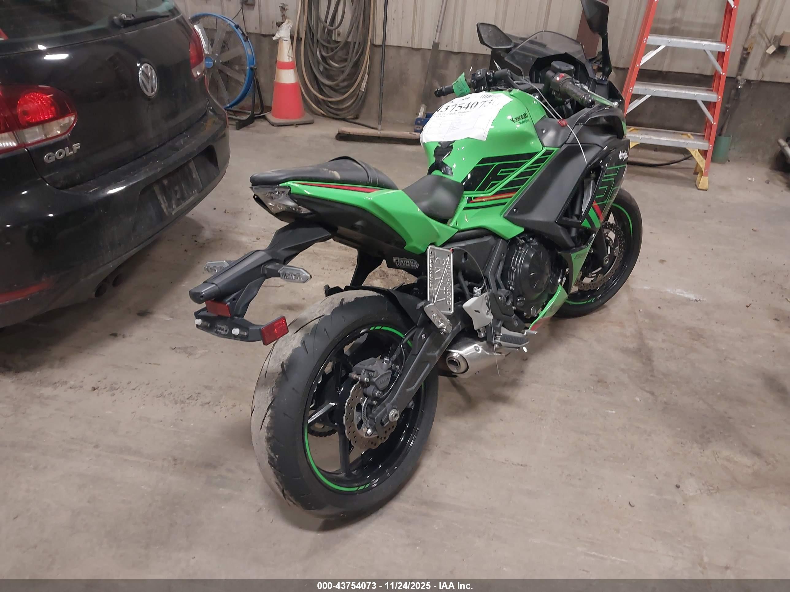 KAWASAKI EX650 image 4