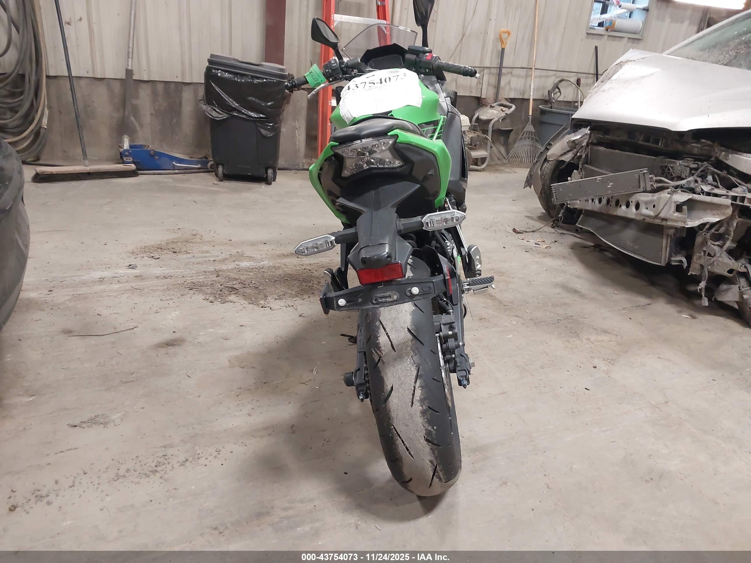 KAWASAKI EX650 image 6