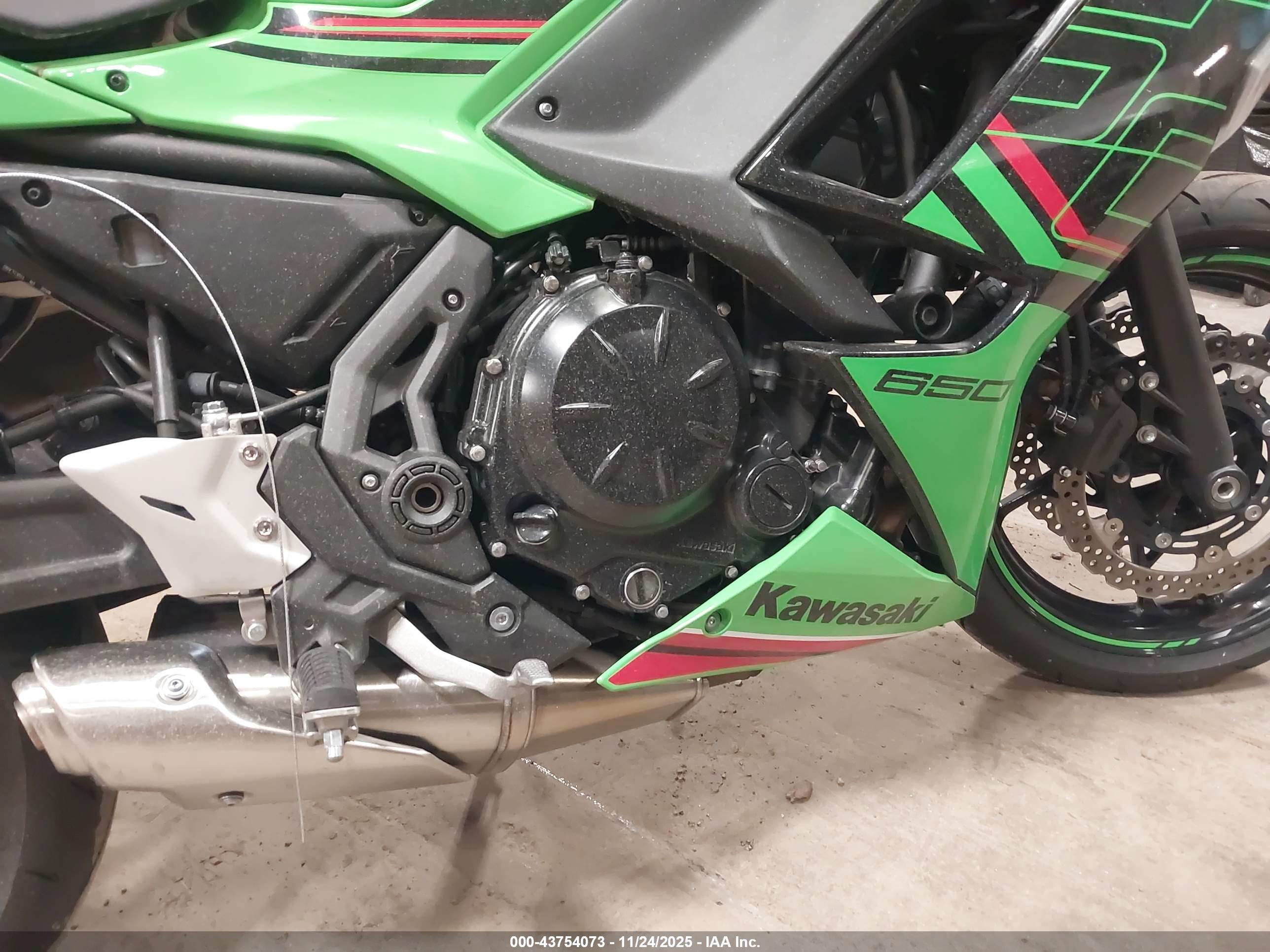 KAWASAKI EX650 image 8