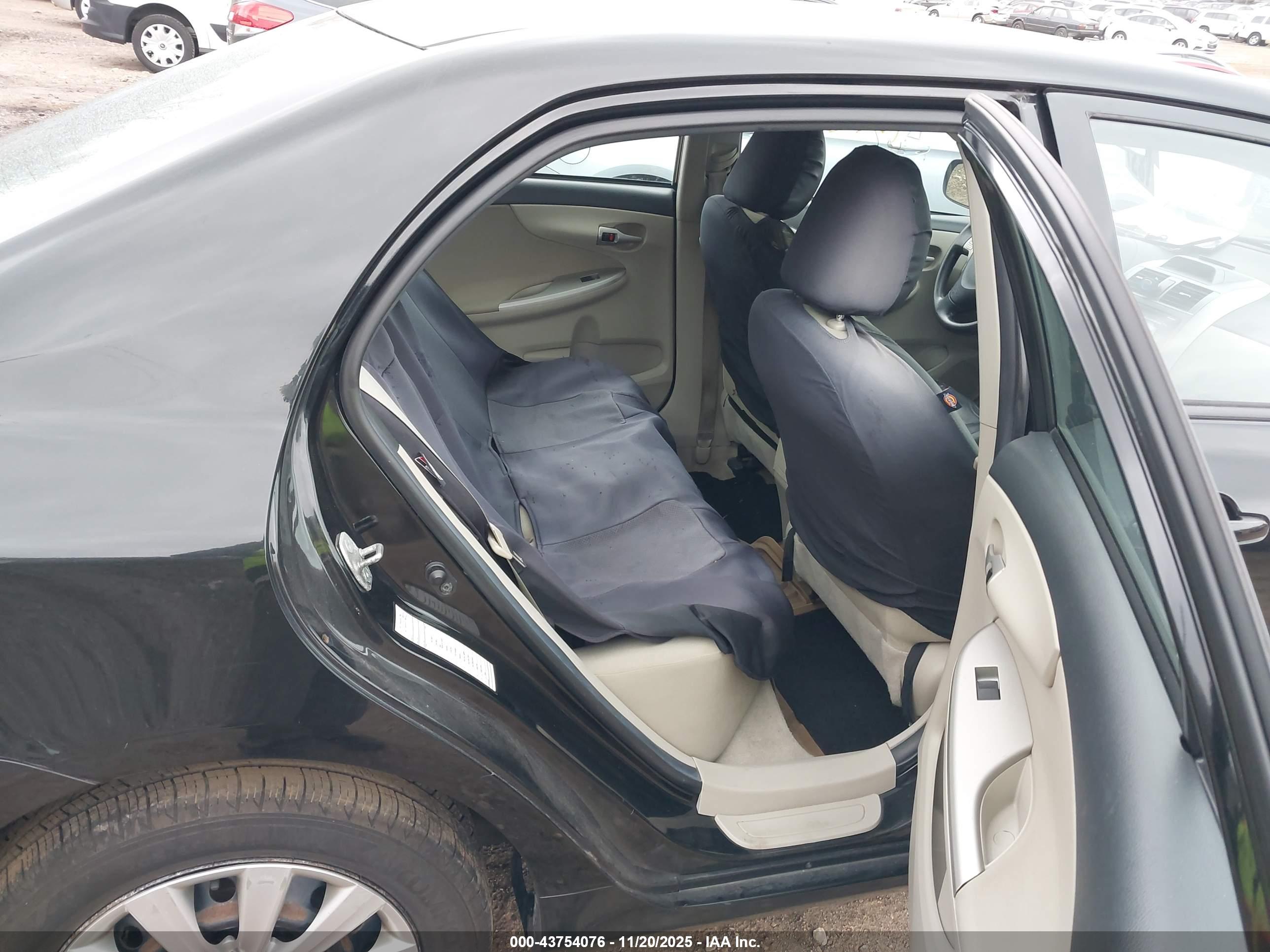 TOYOTA COROLLA image 8