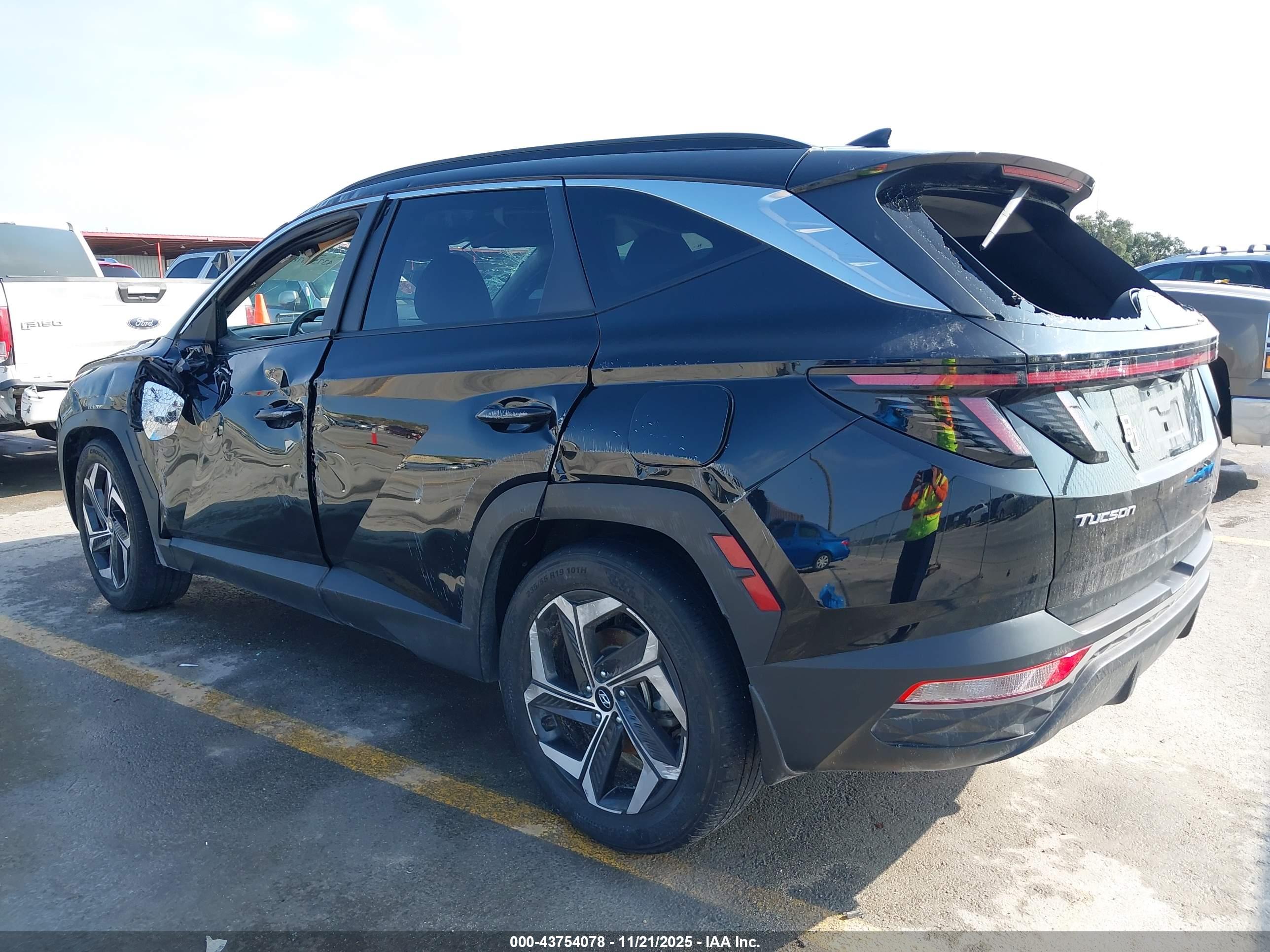 HYUNDAI TUCSON image 3