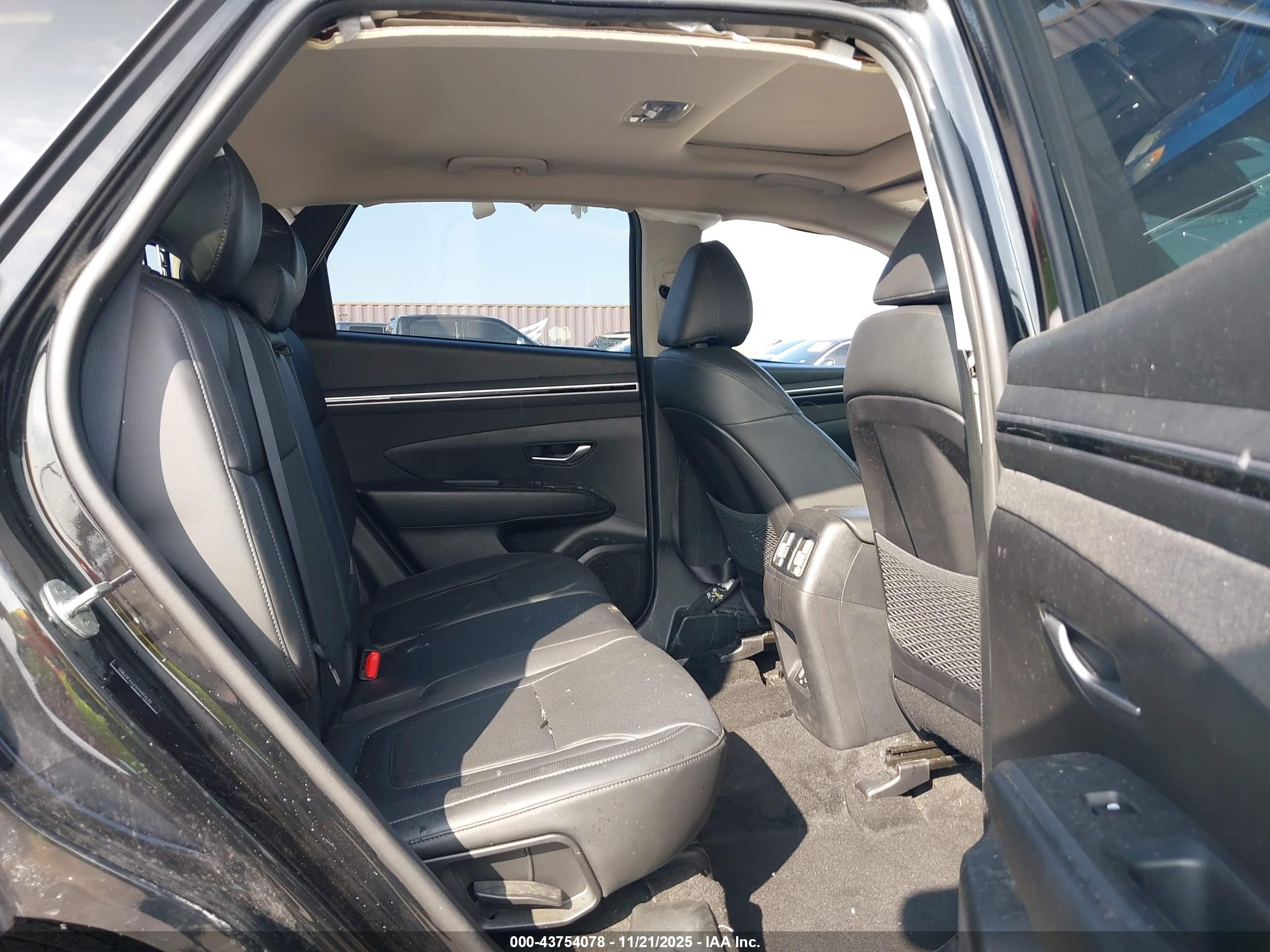 HYUNDAI TUCSON image 8