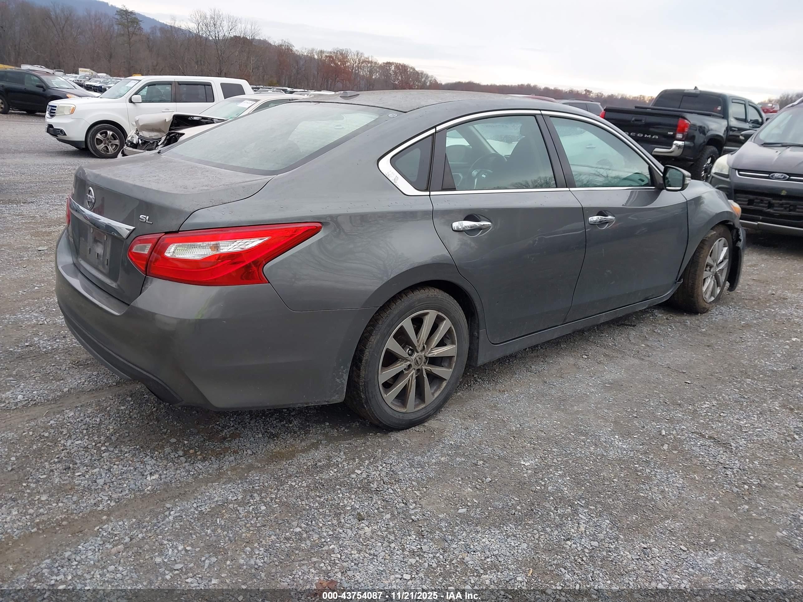 NISSAN ALTIMA image 4