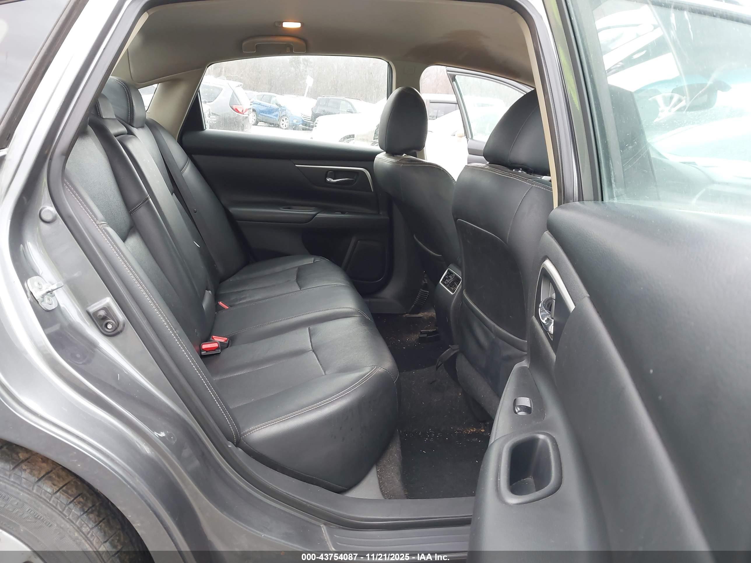 NISSAN ALTIMA image 8