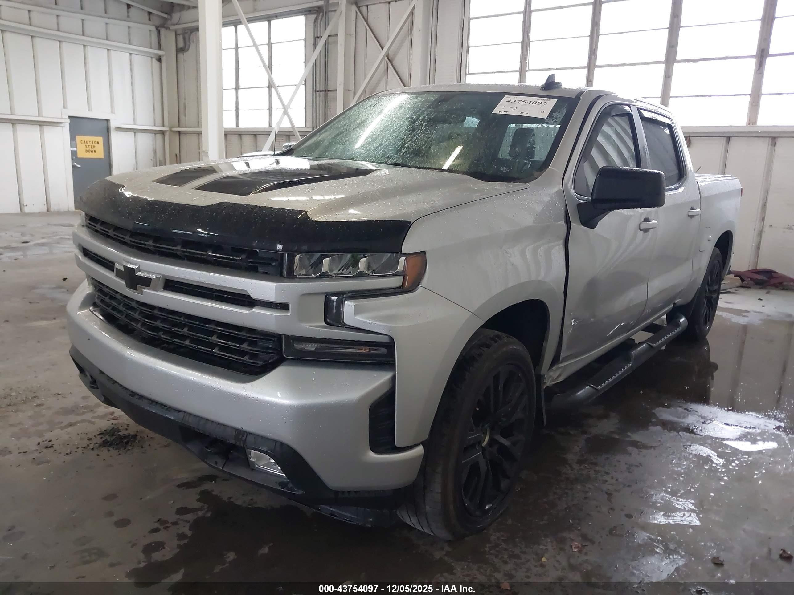 CHEVROLET SILVERADO image 2