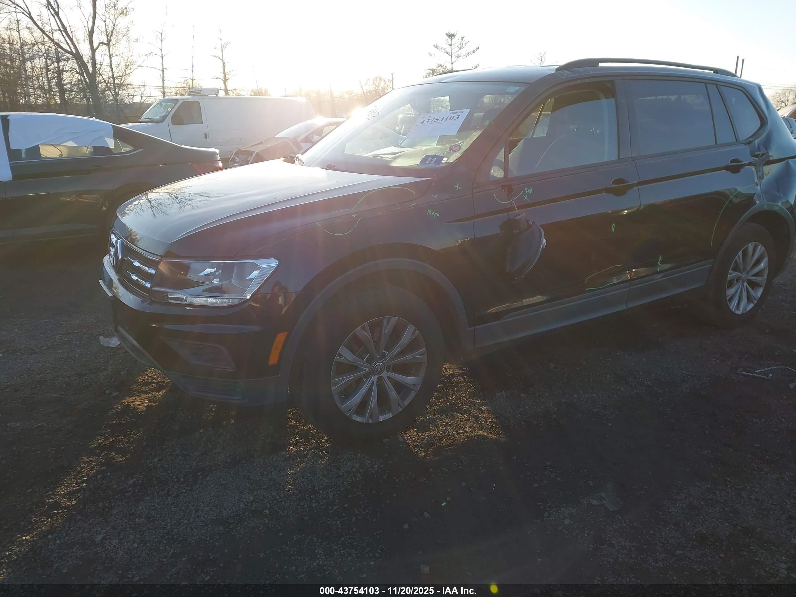 VOLKSWAGEN TIGUAN image 2