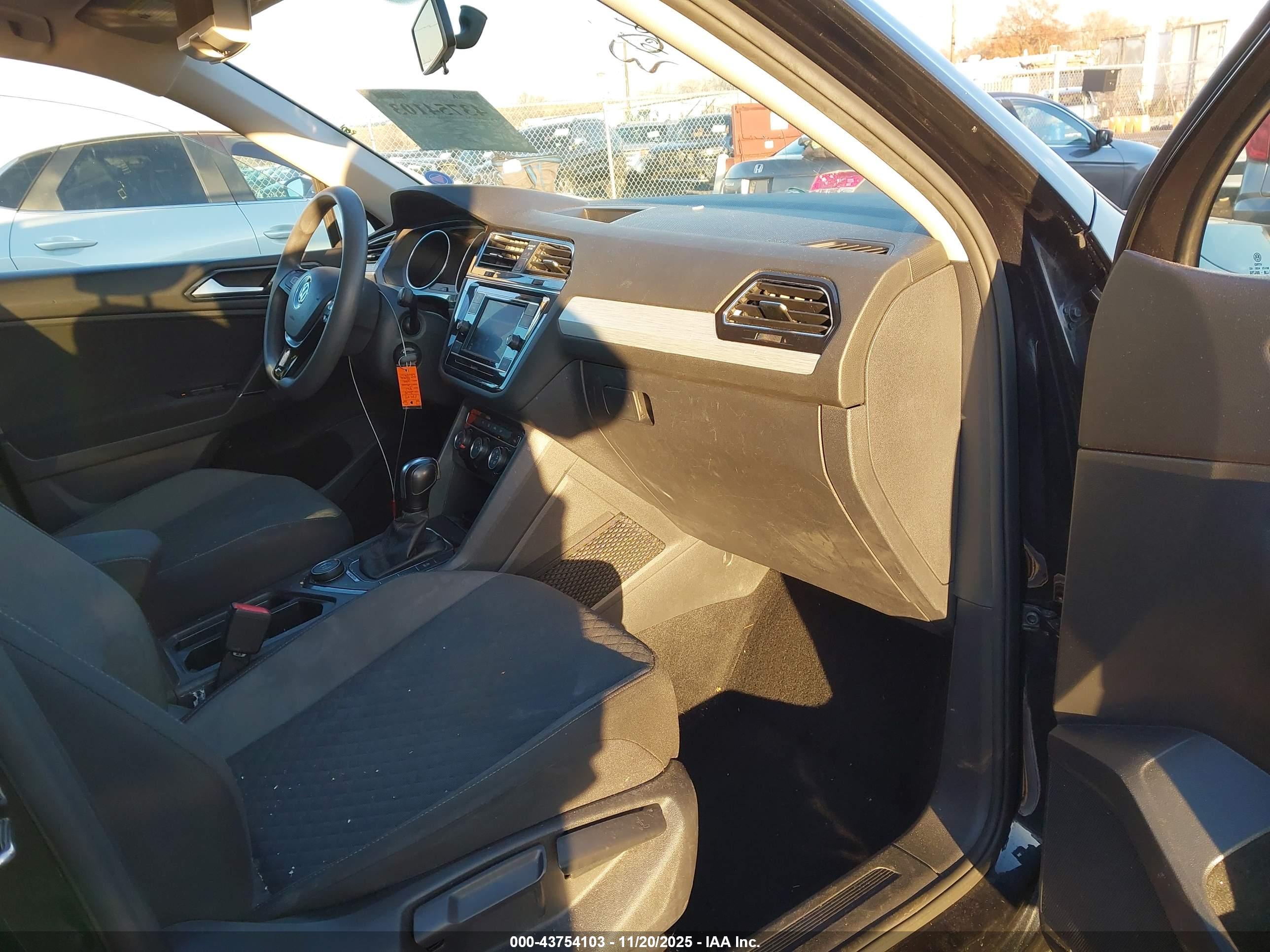 VOLKSWAGEN TIGUAN image 5