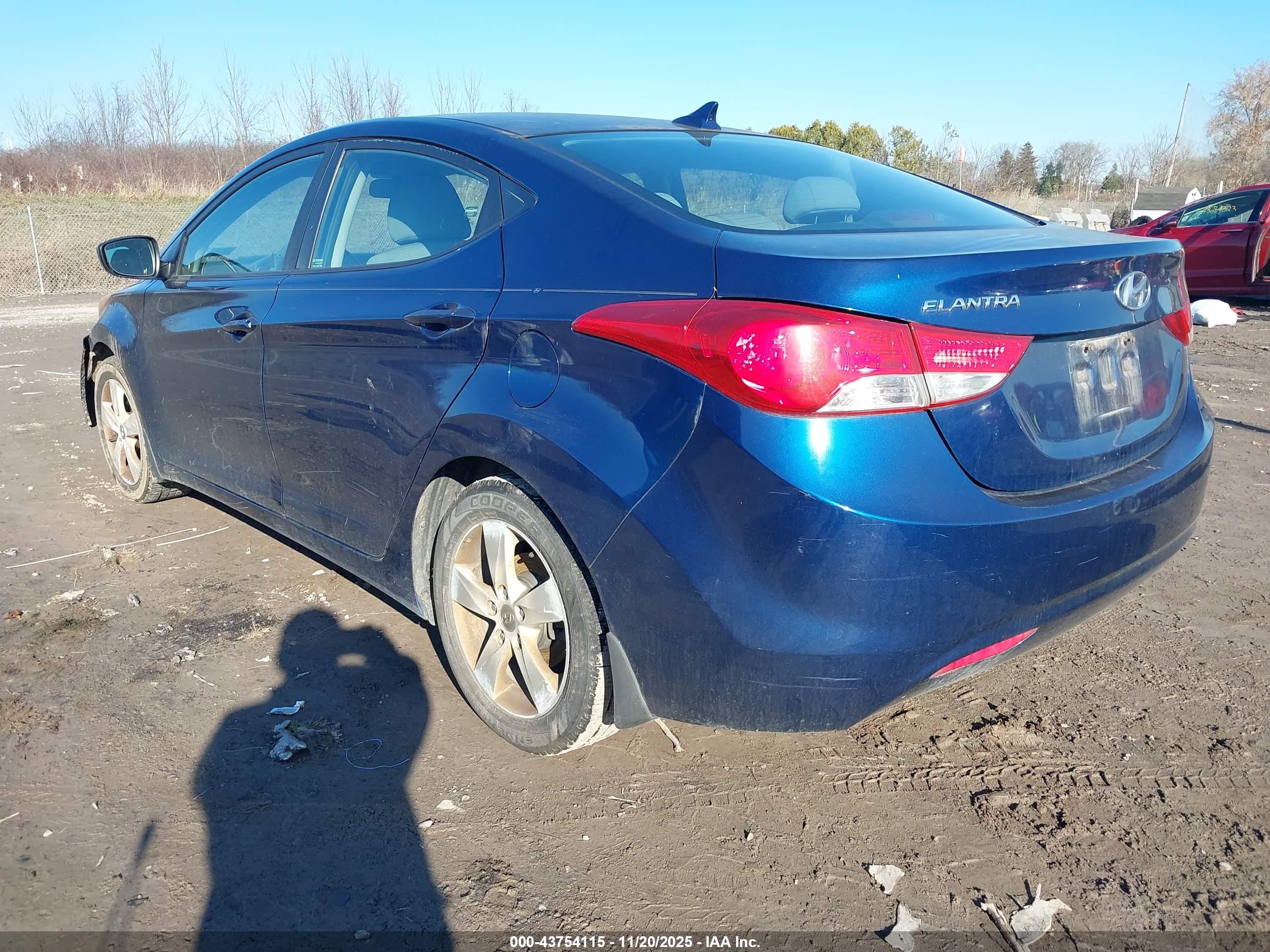 HYUNDAI ELANTRA image 3