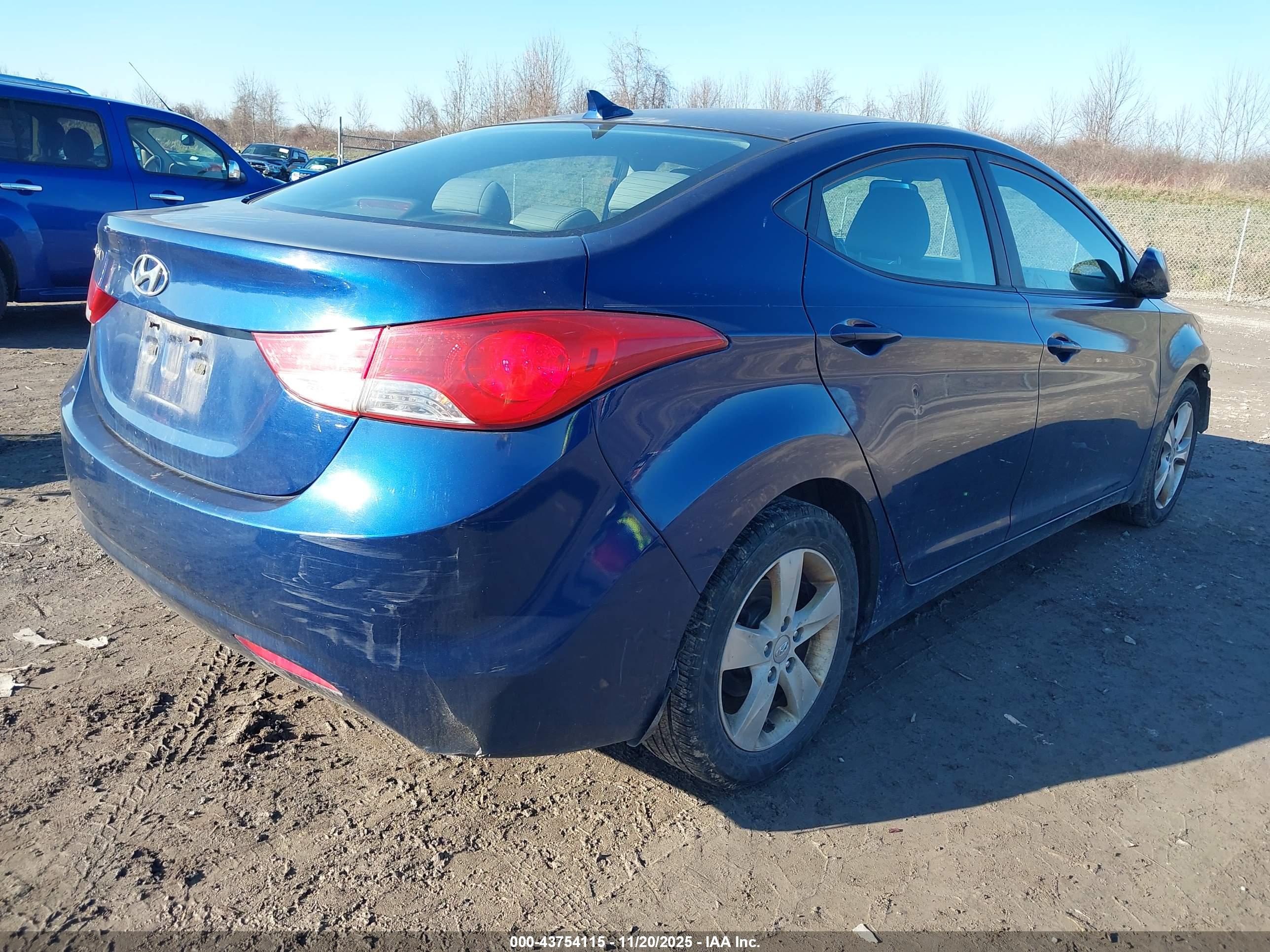 HYUNDAI ELANTRA image 4