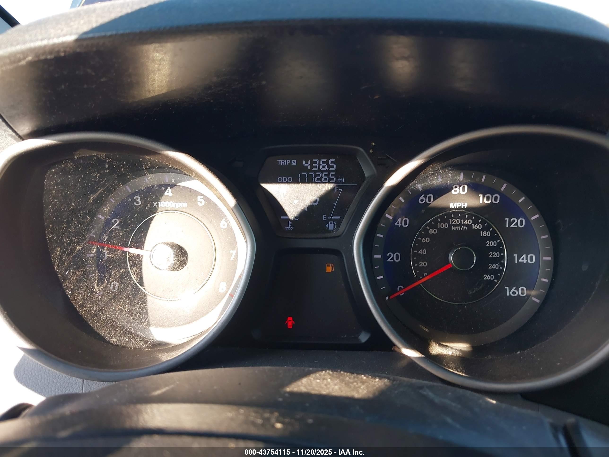 HYUNDAI ELANTRA image 7