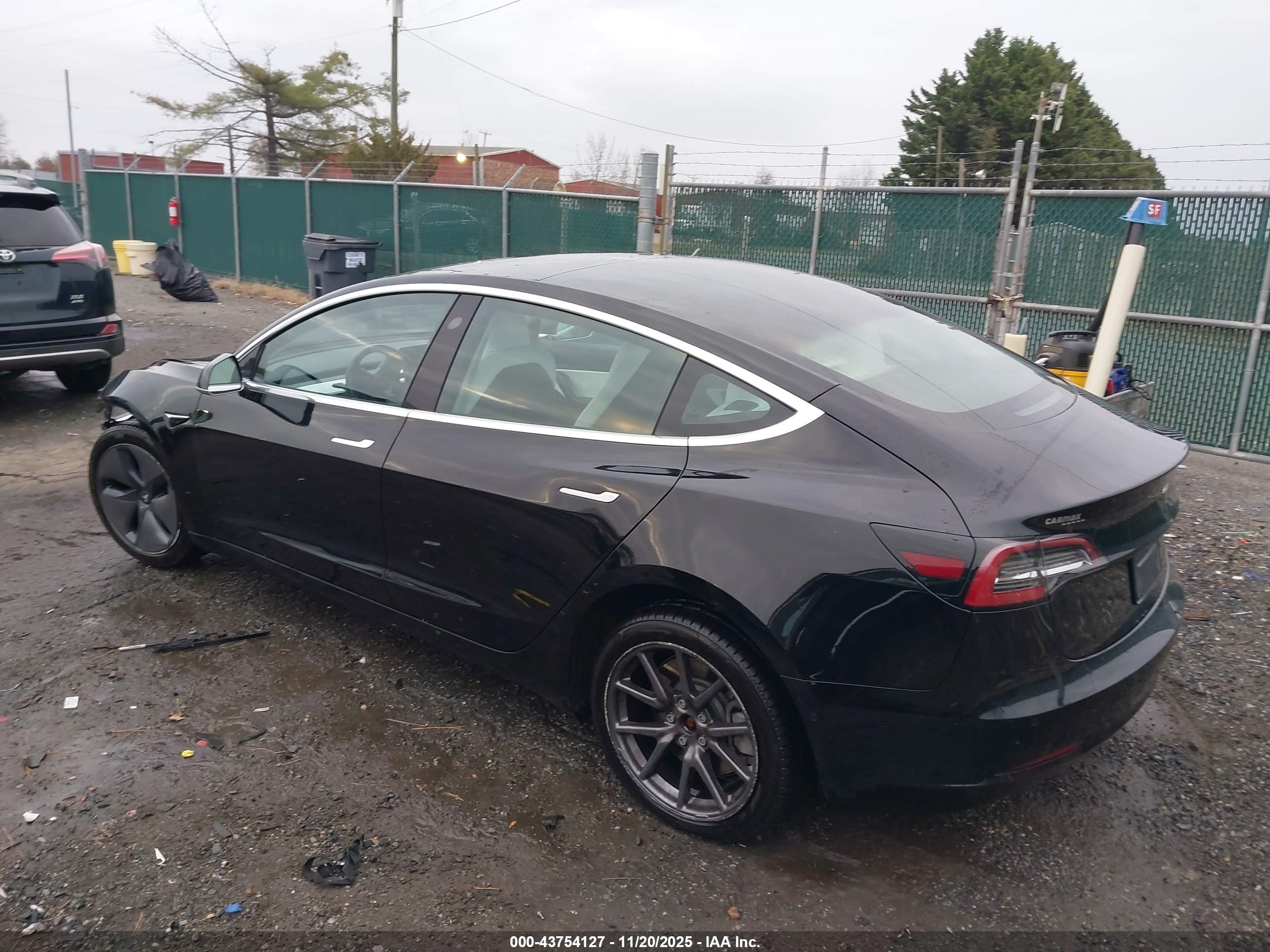 TESLA MODEL image 3